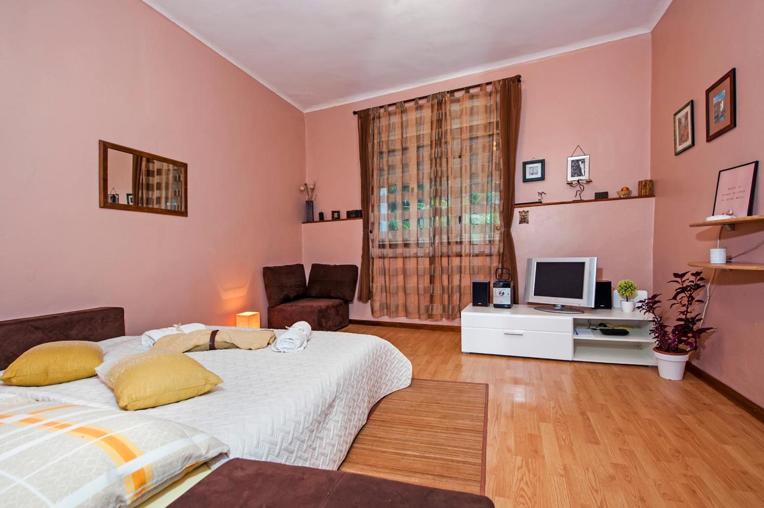 STELA - One Bedroom Apartment view 5