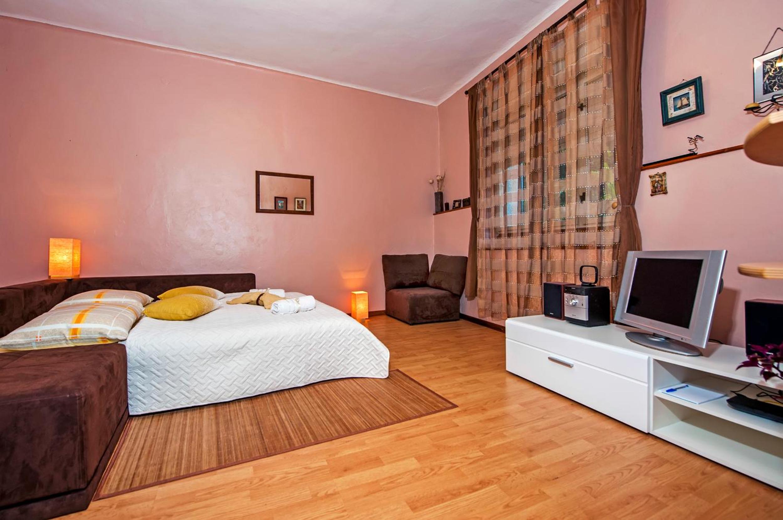 STELA - One Bedroom Apartment view 3