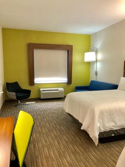 Longview Vacations - Holiday Inn Express Suites Longview South I-20, an IHG Hotel - Property Image 23