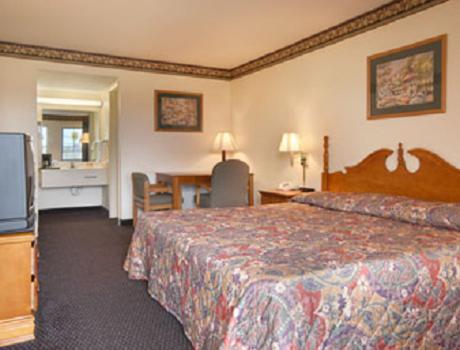 Kokomo Vacations - Days Inn  Suites by Wyndham Kokomo - Property Image 3
