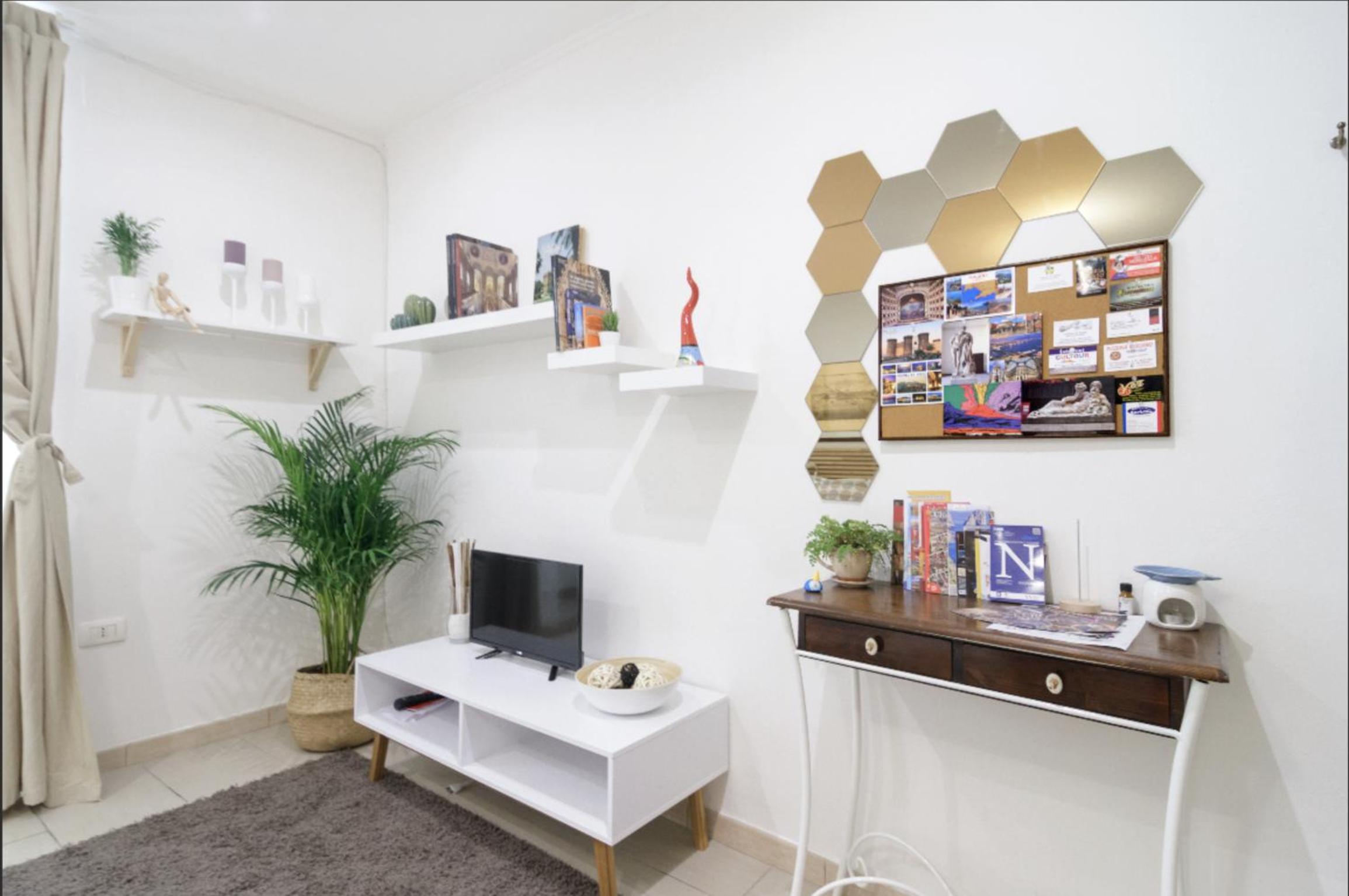 Lorenzo's Art Studio - SpaccaNapoli 2 minuti