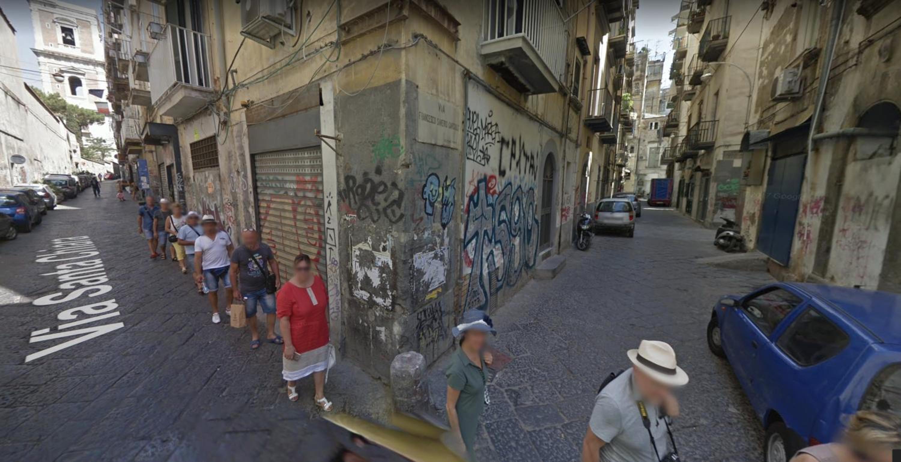 Lorenzo's Art Studio - SpaccaNapoli 2 minuti