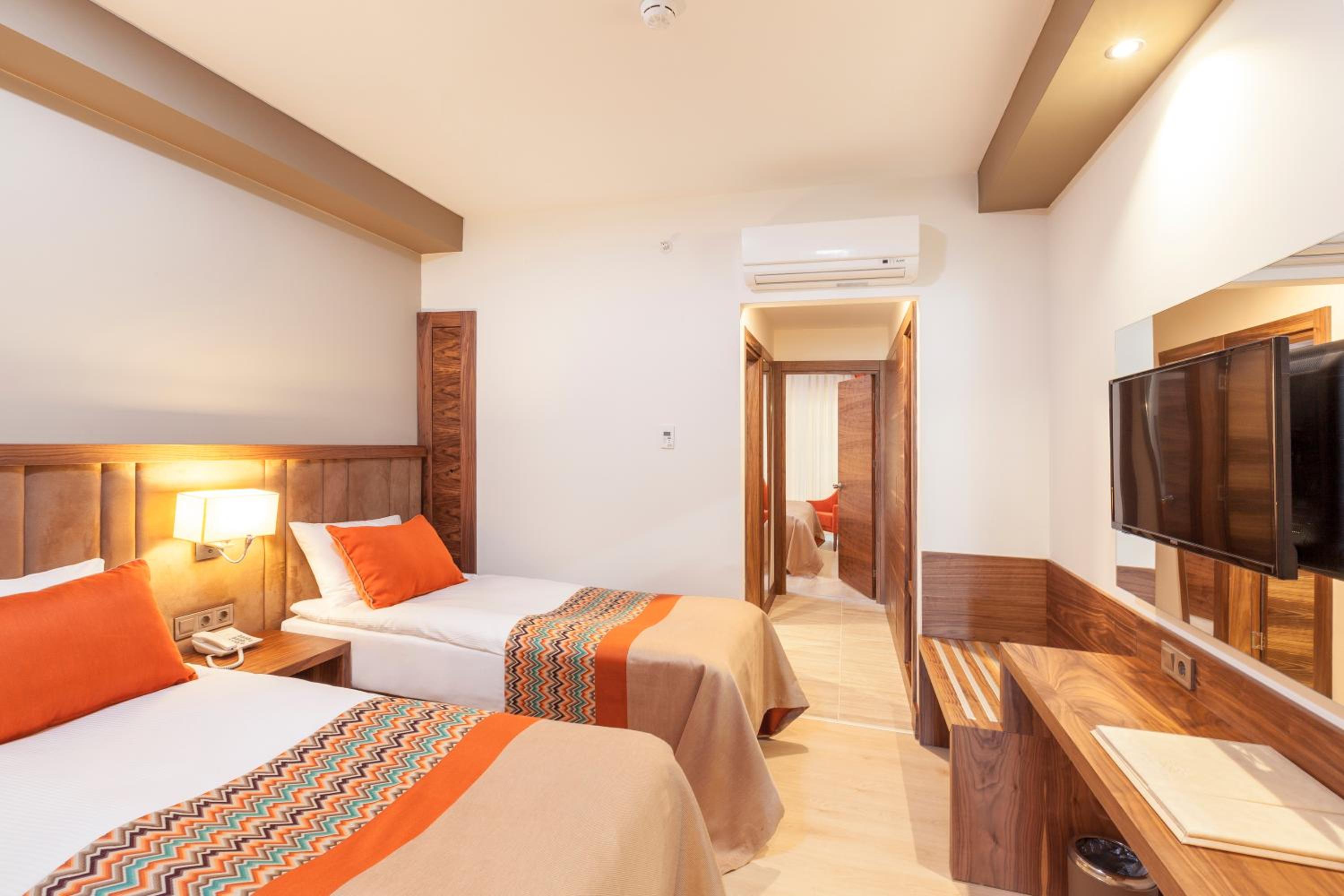 Side Royal Palace - Image 29