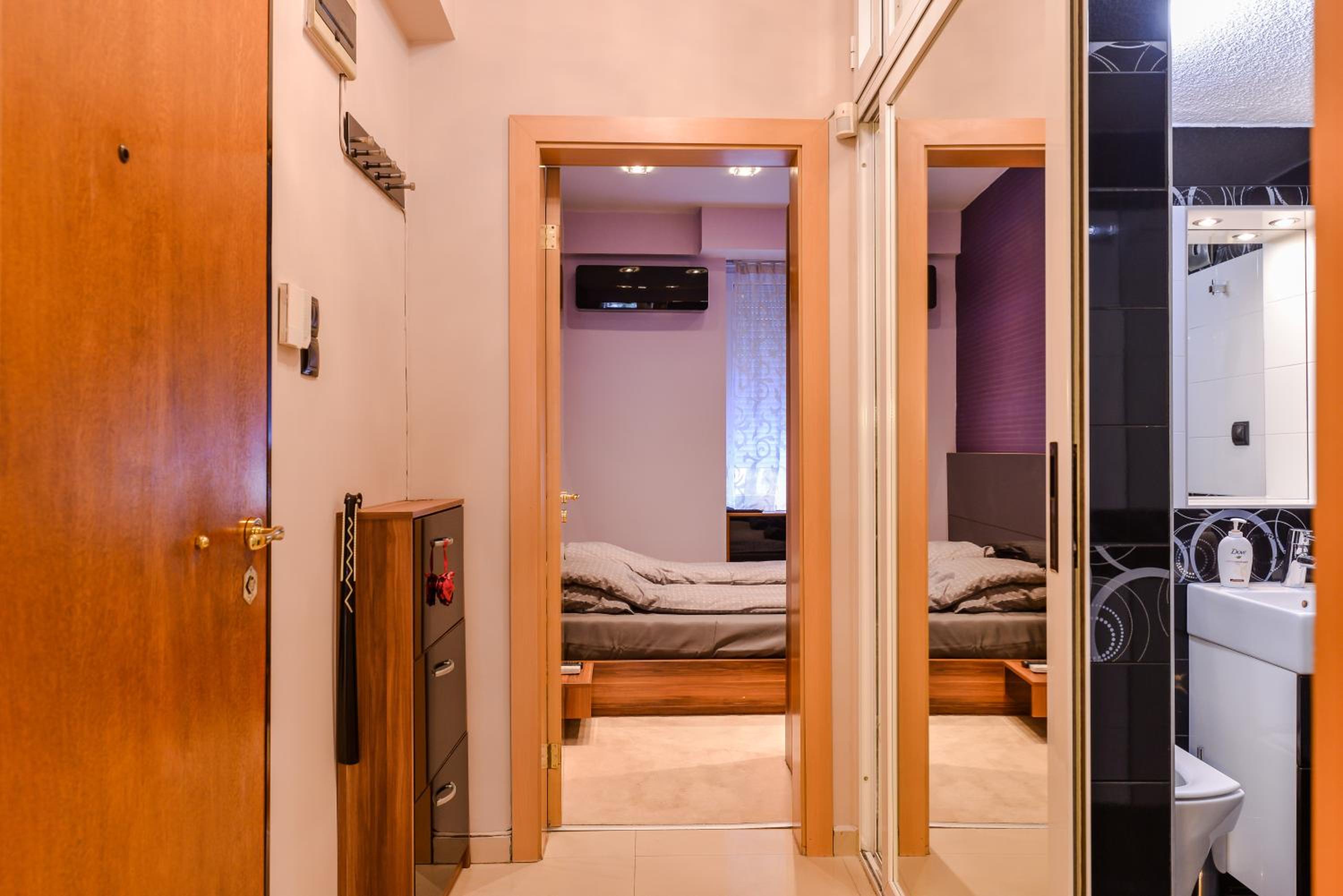 Extravaganzzo - Super Central One Bedroom Modern Apartment by Flat Mаnager