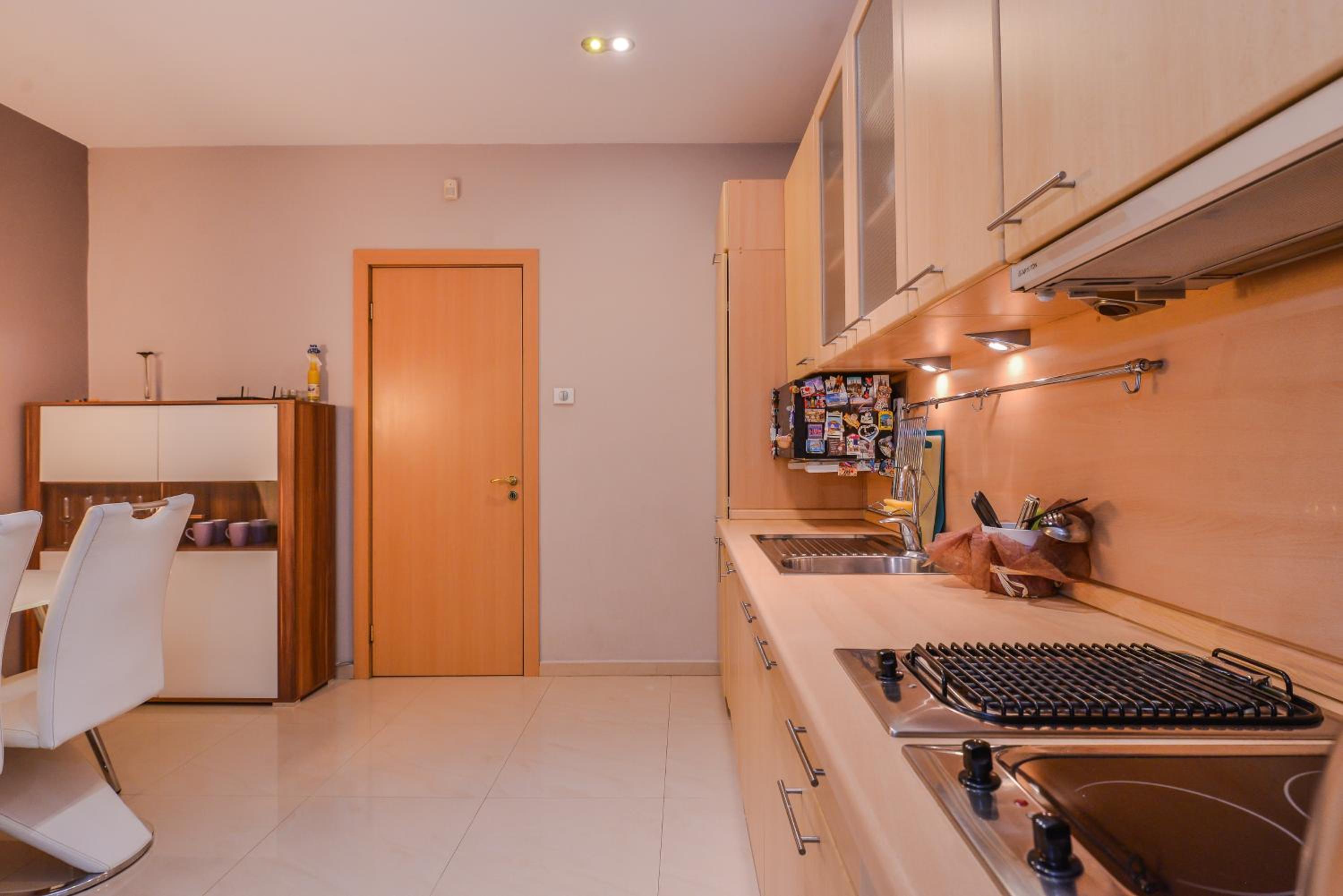 Extravaganzzo - Super Central One Bedroom Modern Apartment by Flat Mаnager