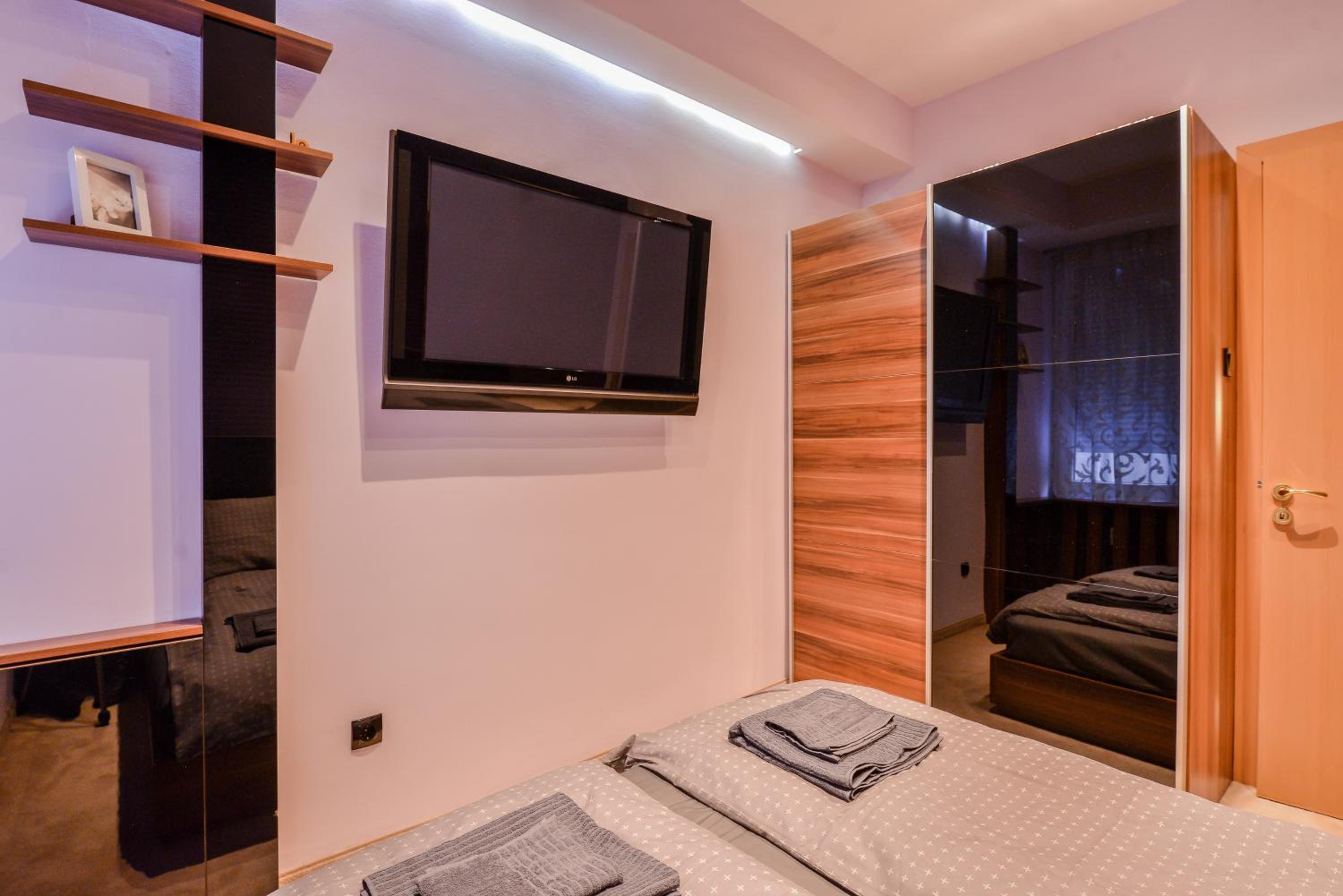Extravaganzzo - Super Central One Bedroom Modern Apartment by Flat Mаnager