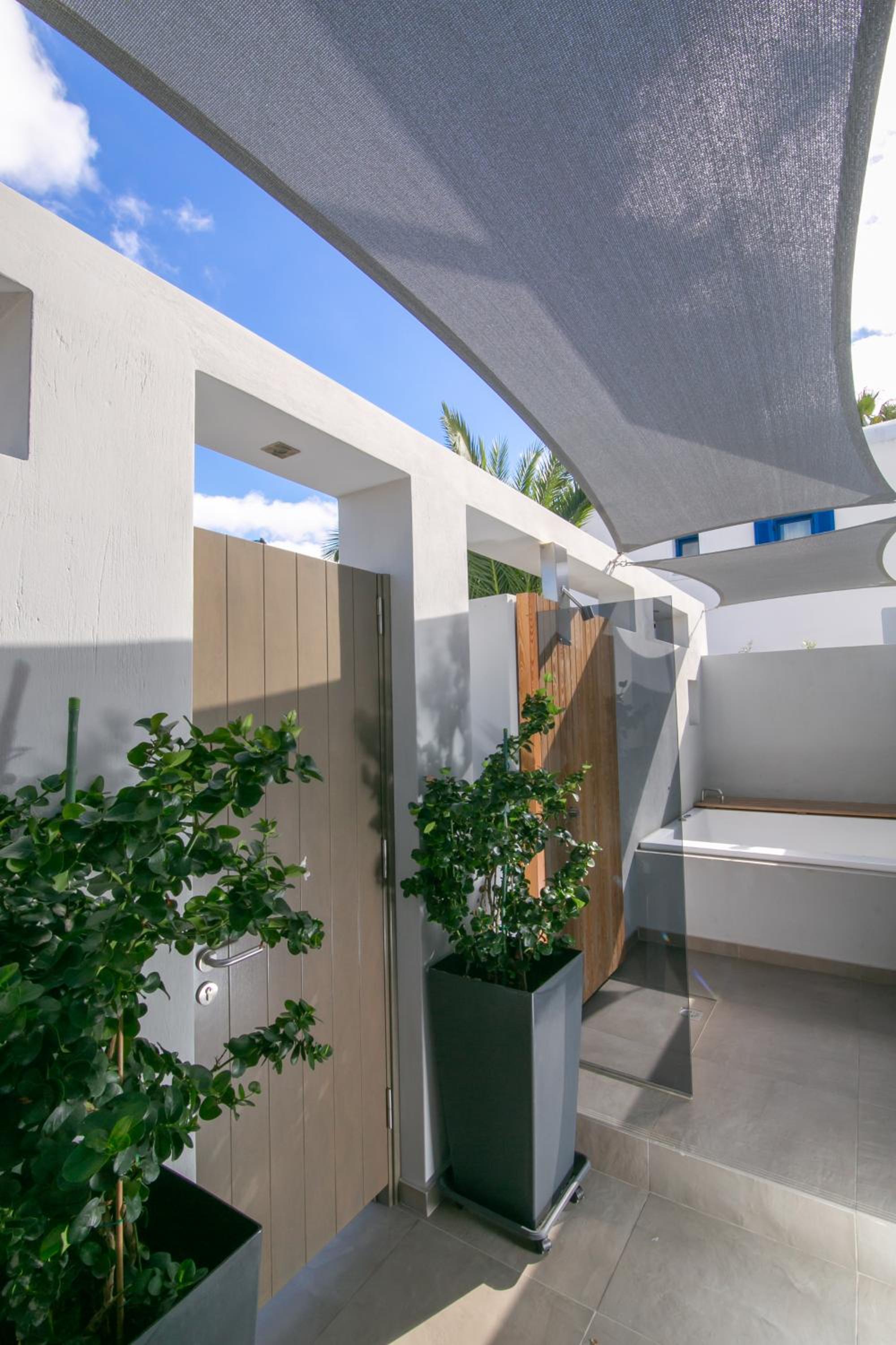 Marquise Suites - Adults Only photo 2