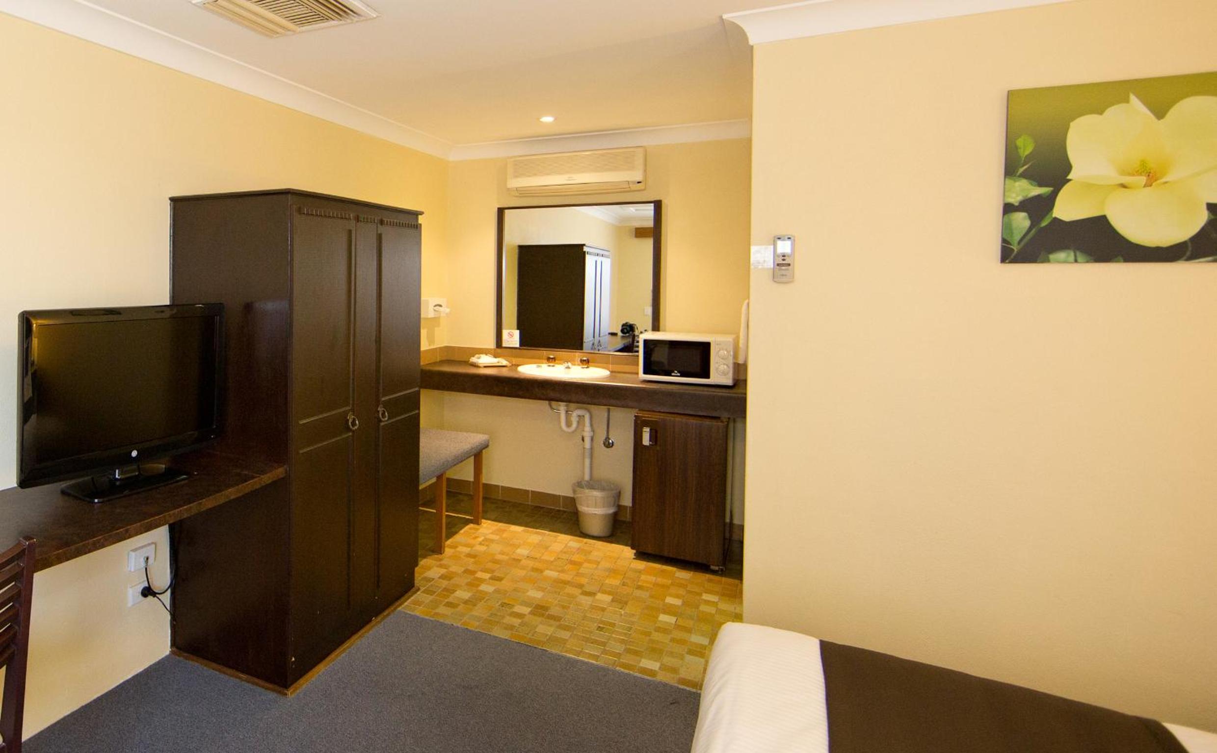 Hideaway Motor Inn