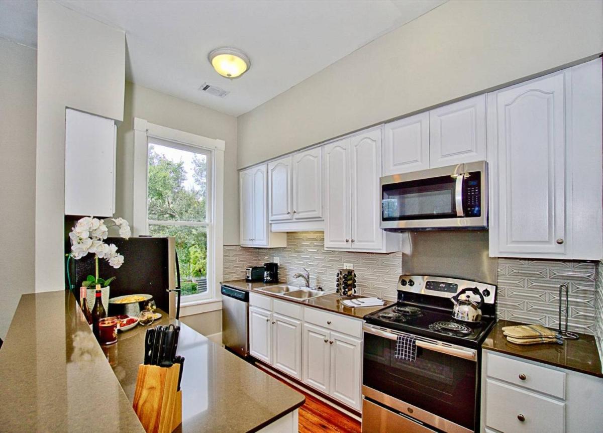 2 Bedroom Renovated Townhouse in Downtown Savannah view 2