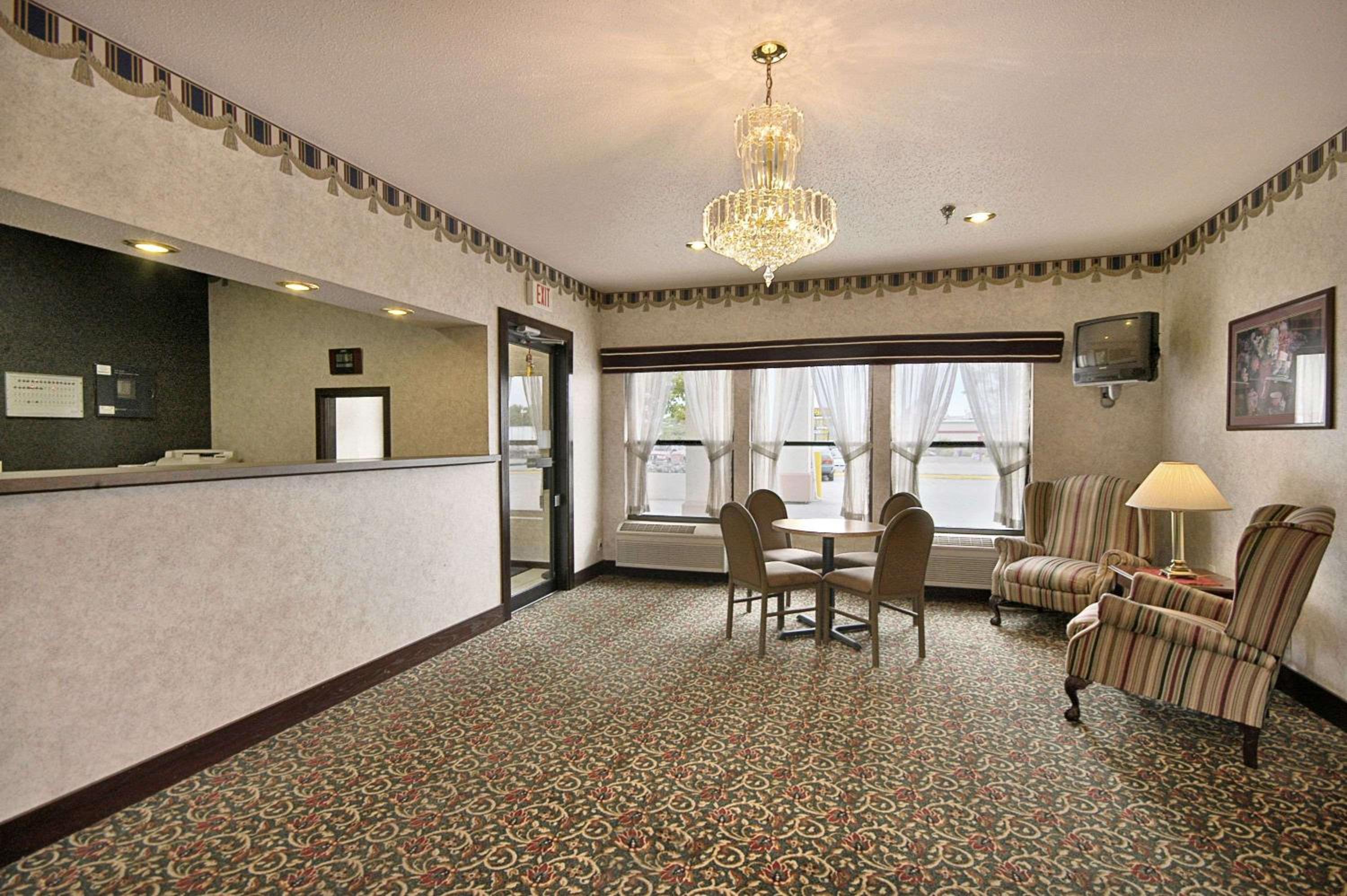 Days Inn by Wyndham Walcott Davenport view 2