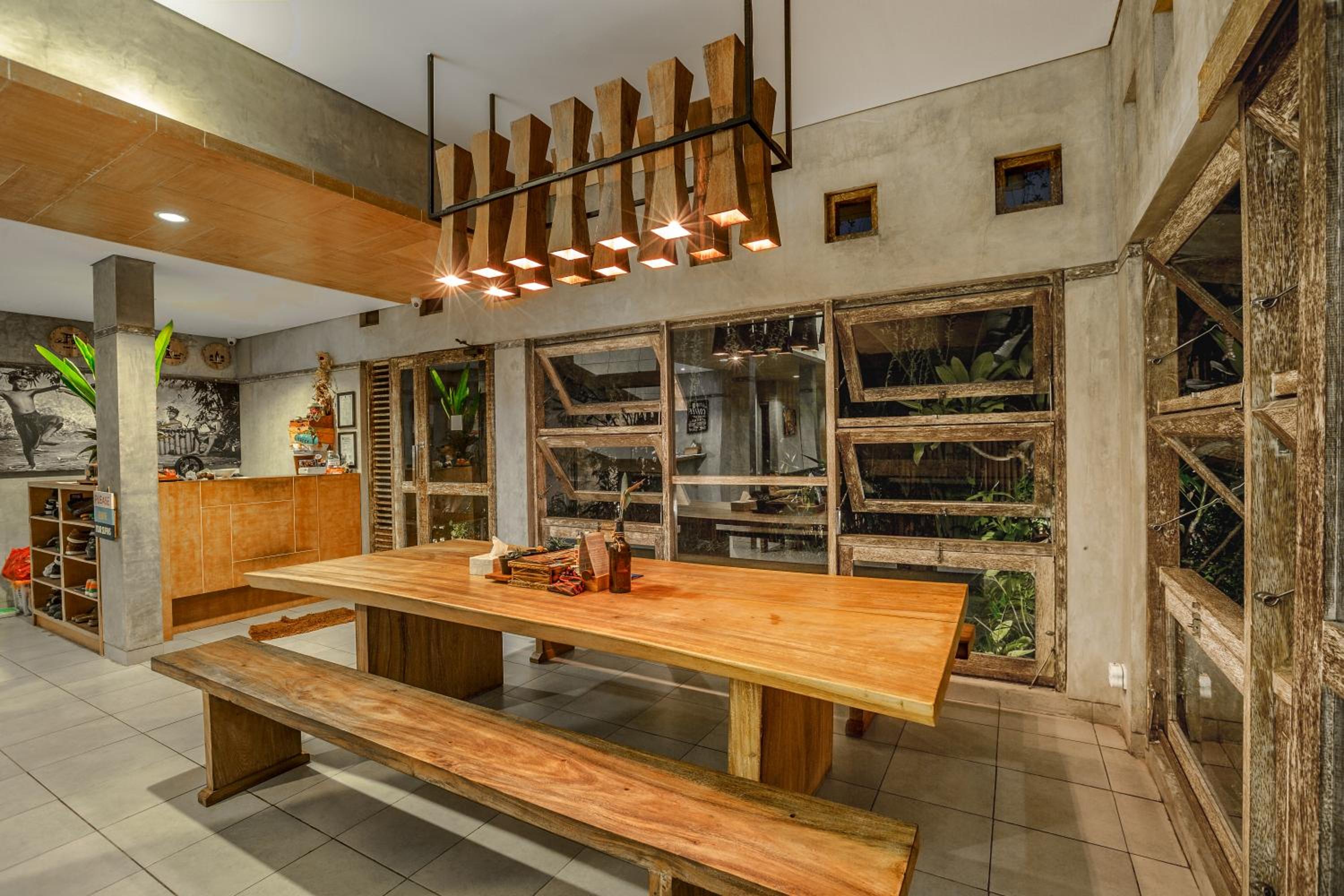 Lokal Bali Hostel