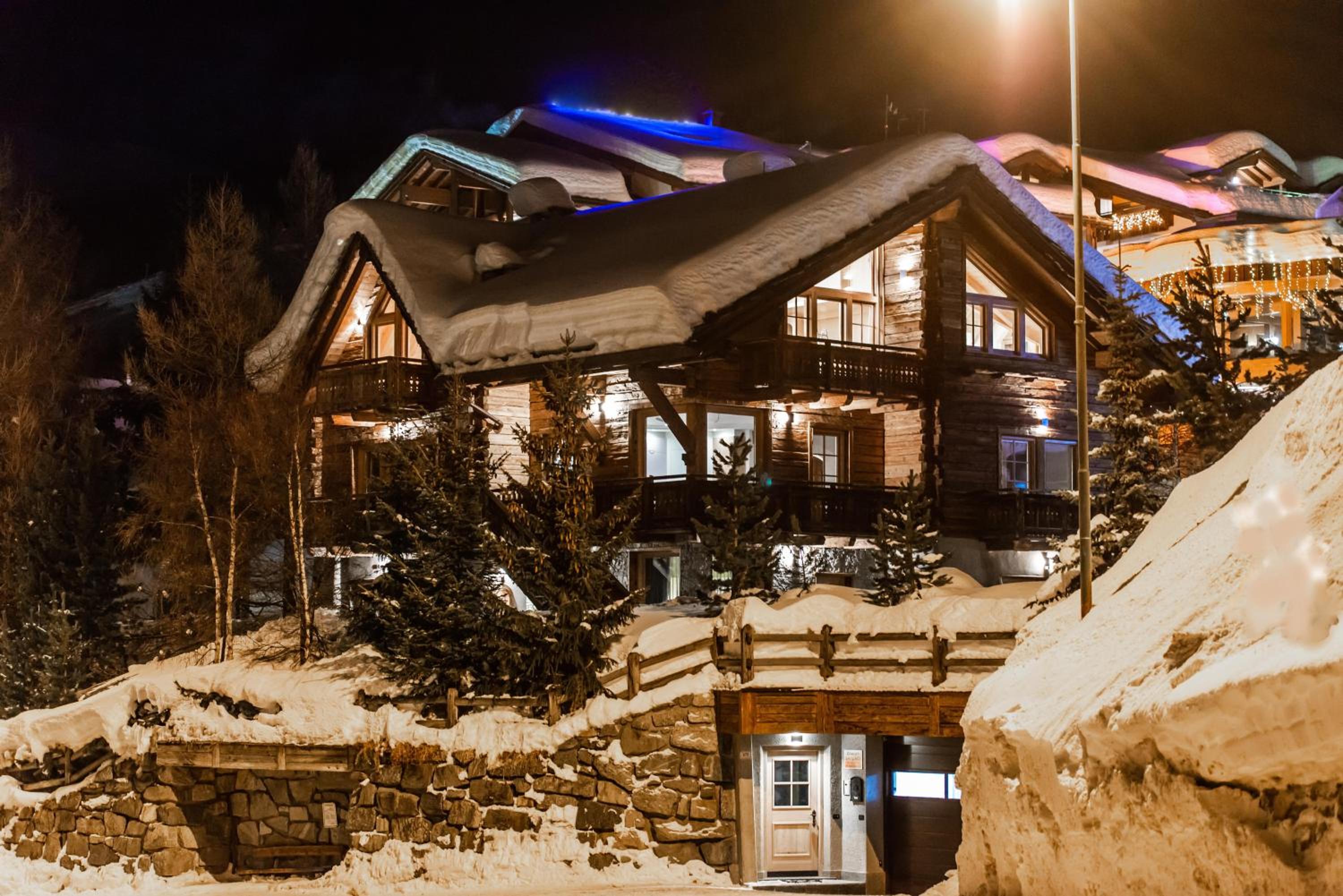 Chalet Snowflake view 2