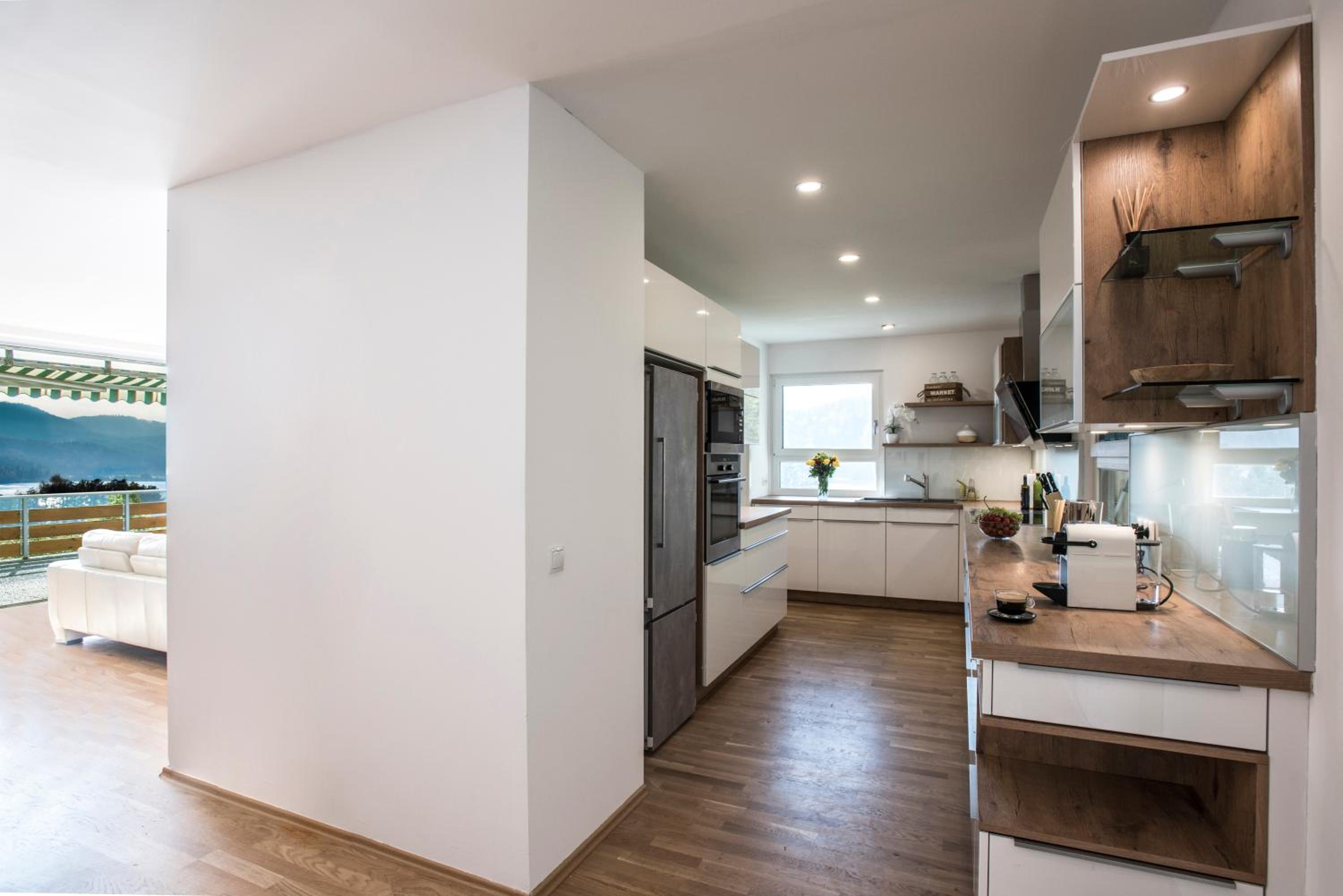 Große Ferienwohnung mit Seeblick nahe Wörthersee Ideal für Familien & Gruppen view 2