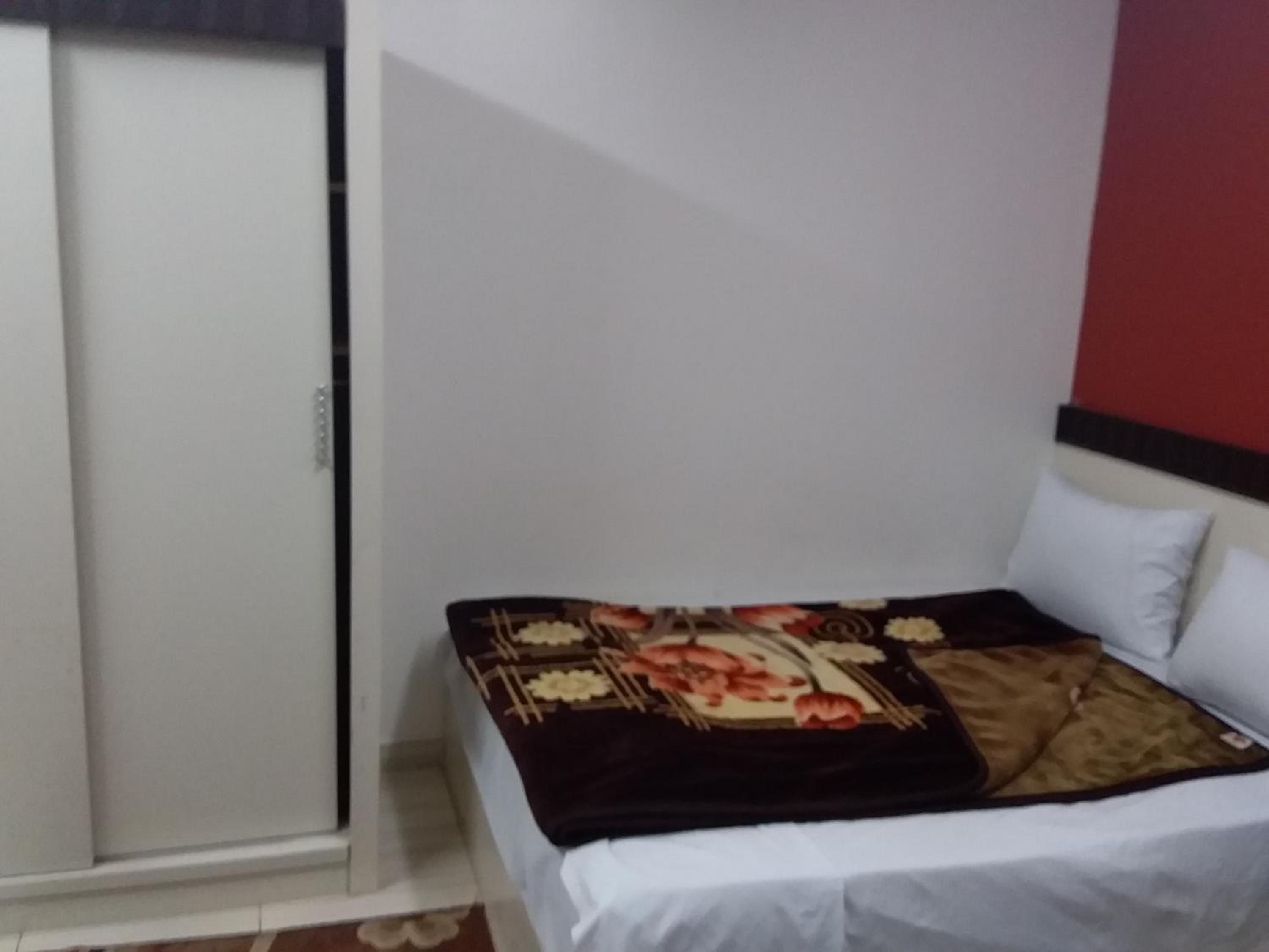 Isis Hostel 2
