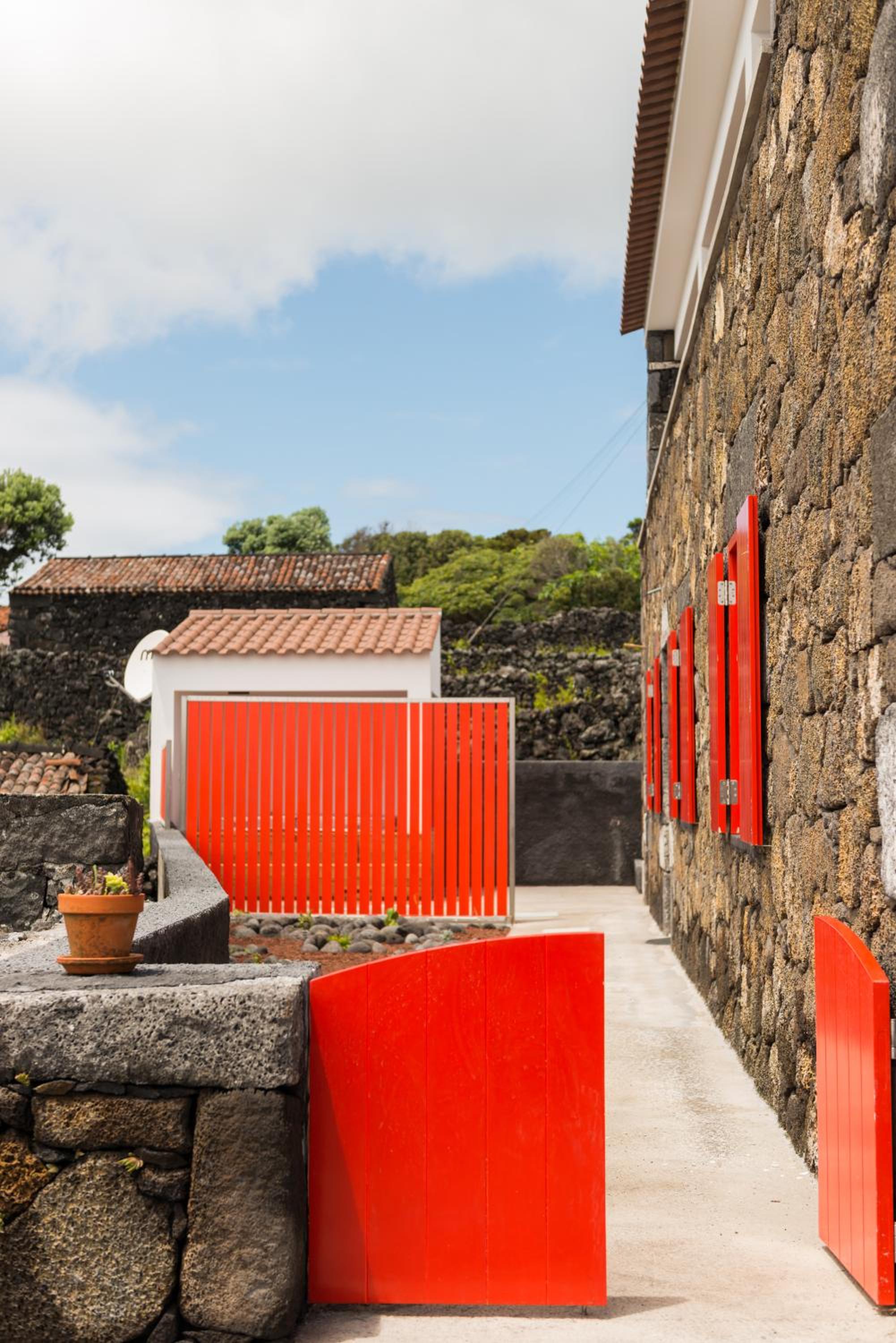 Ilhéu do Areeiro view 3