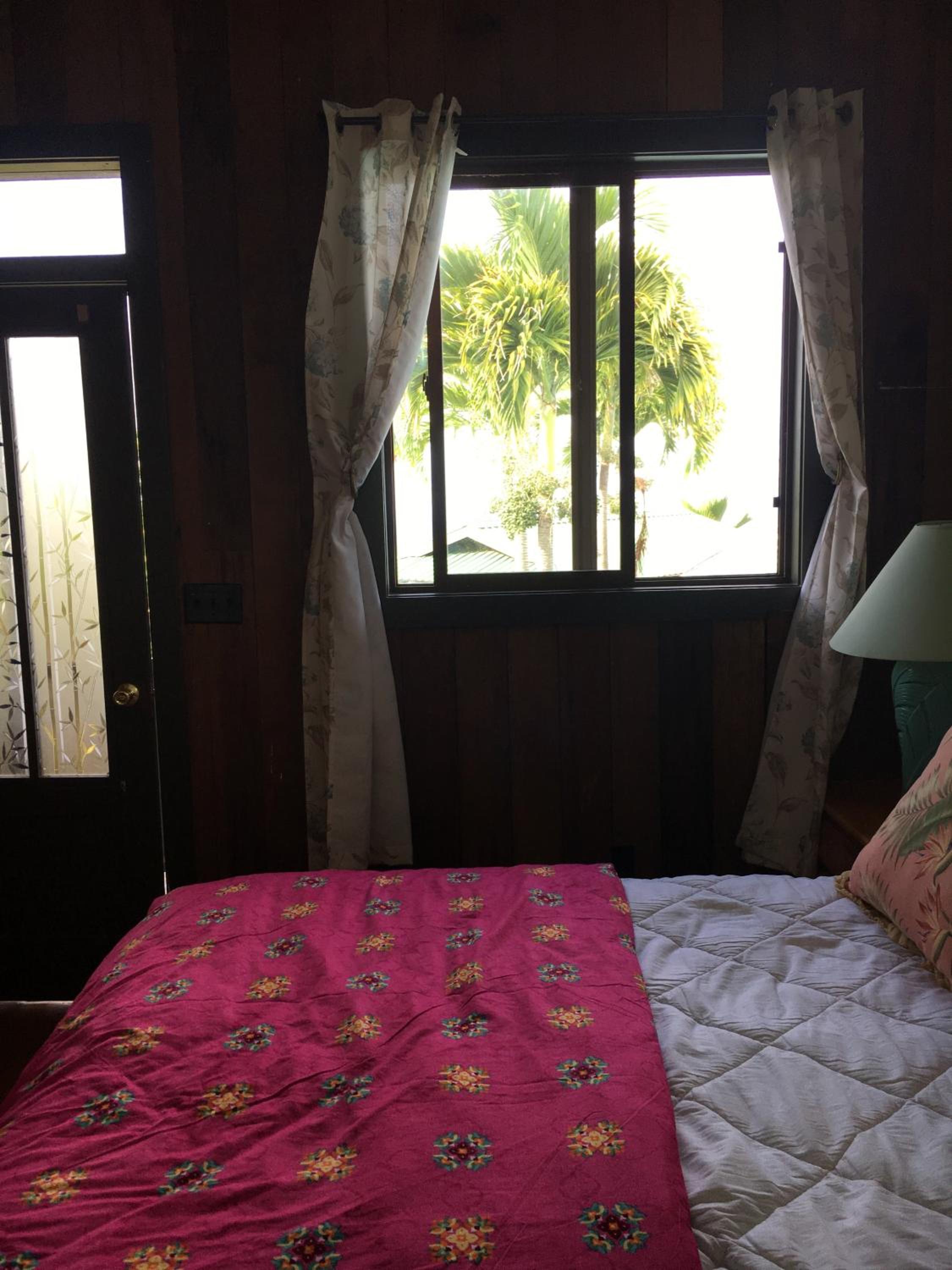 Holualoa bungalows view 3