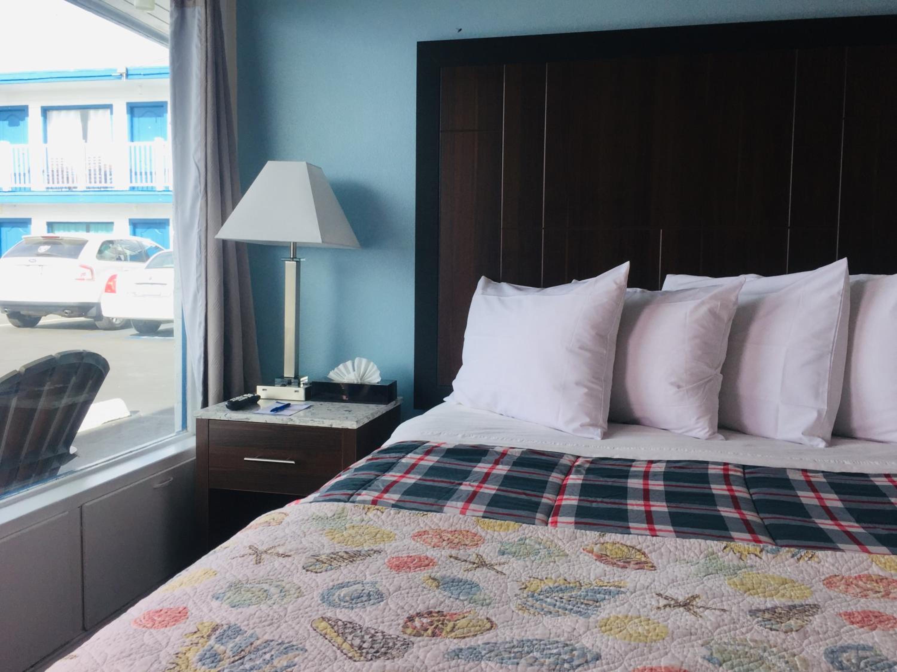 Dolphin Cove Motel