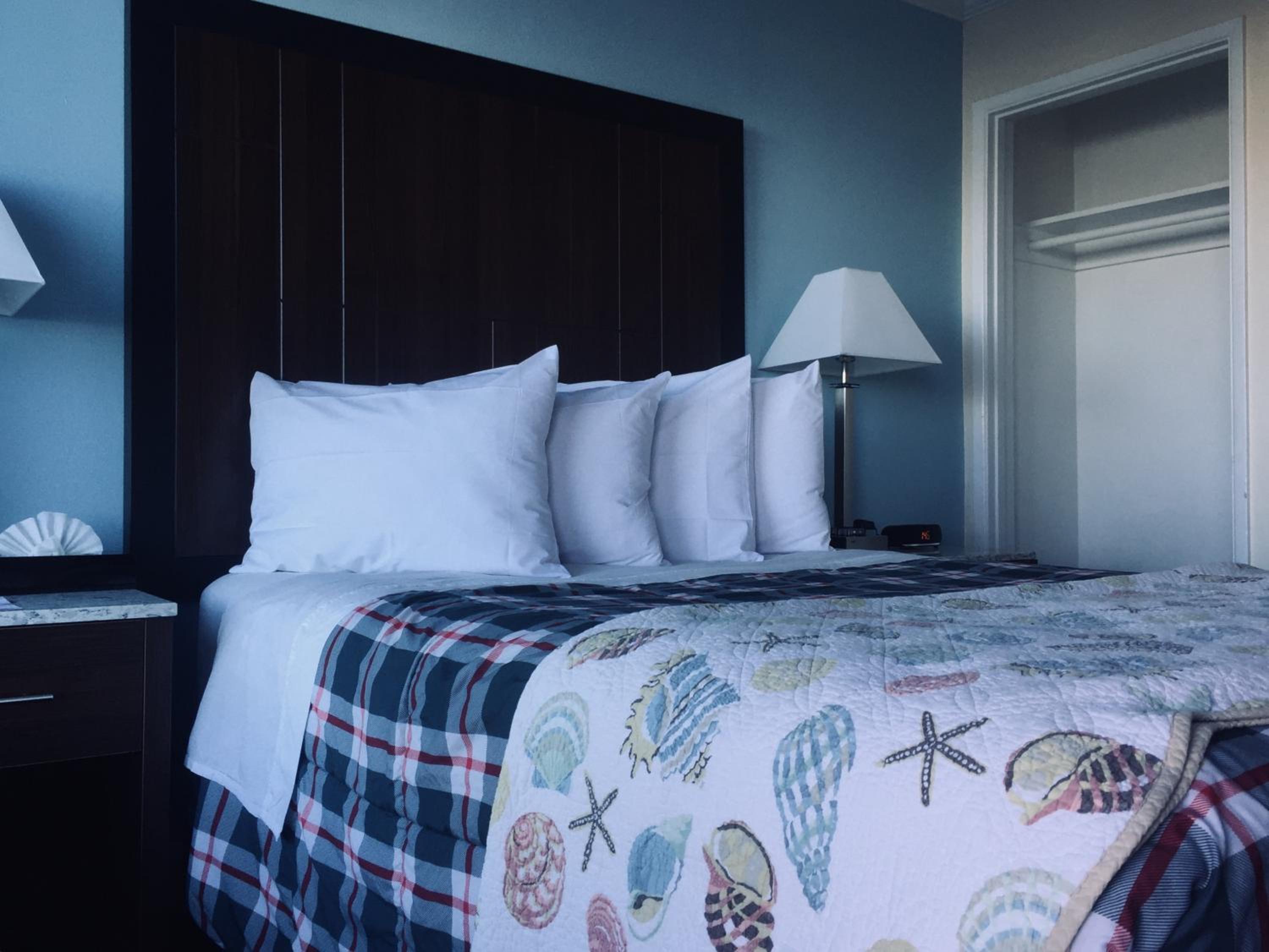 Dolphin Cove Motel