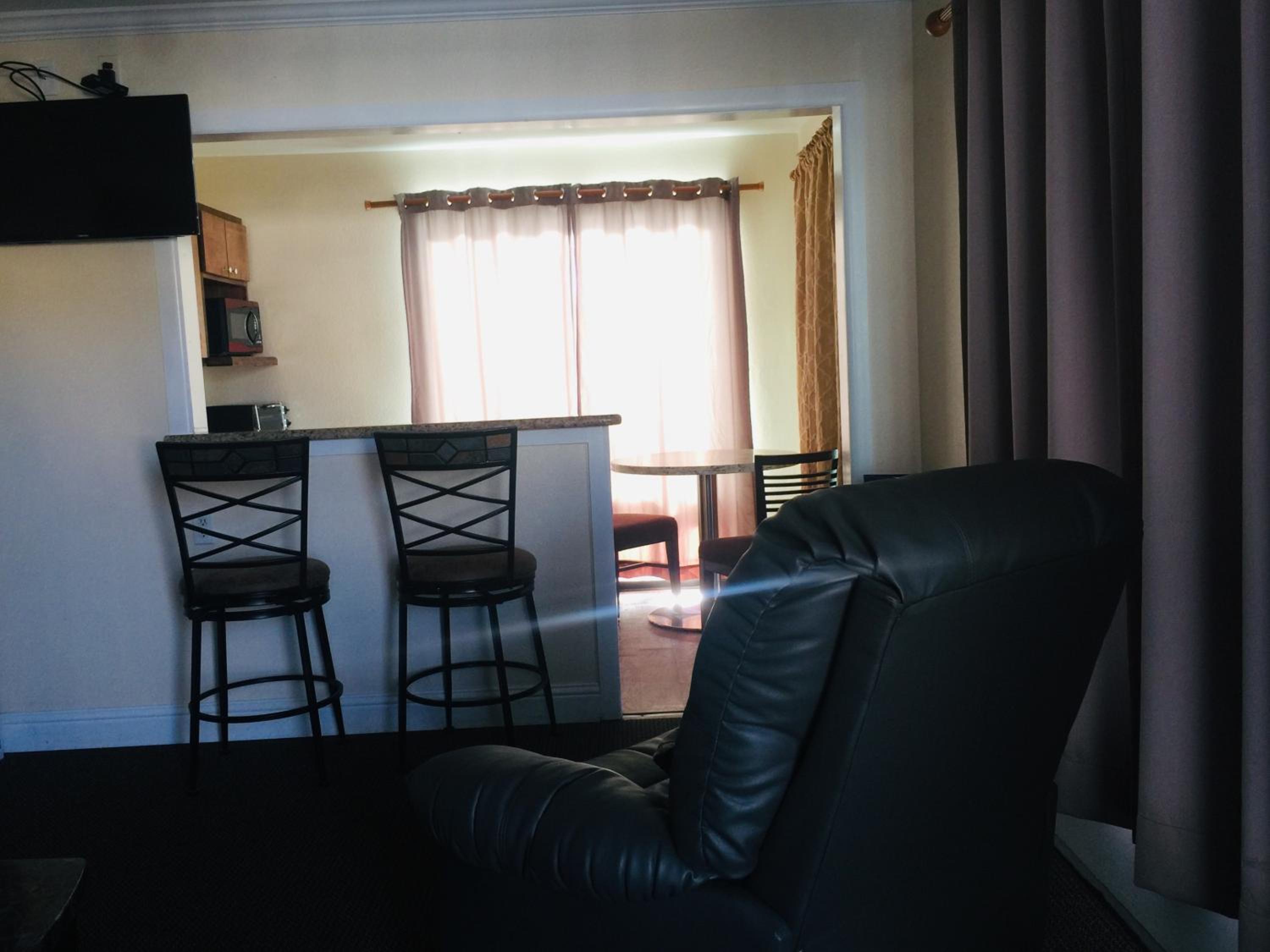 Dolphin Cove Motel