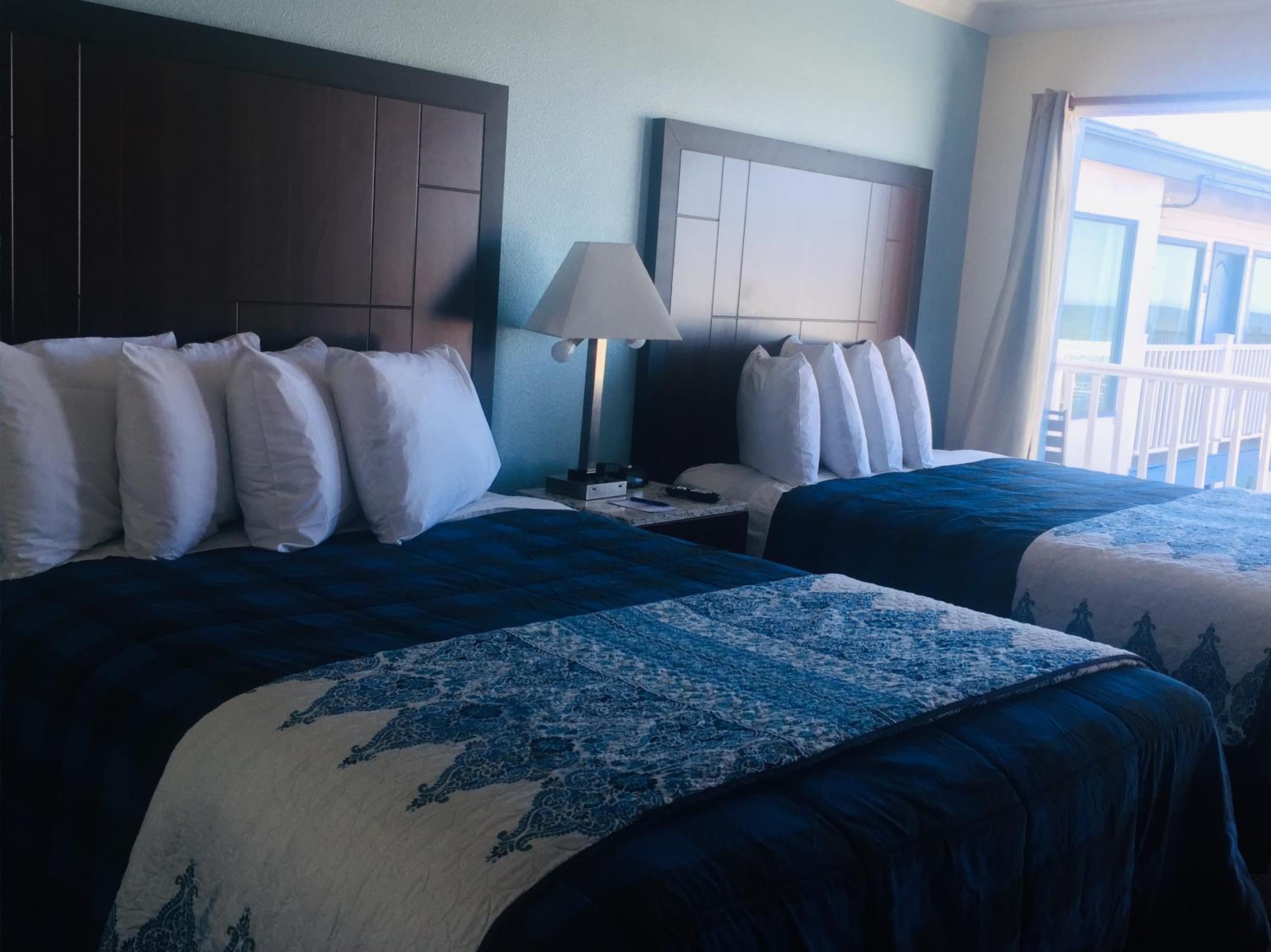Dolphin Cove Motel