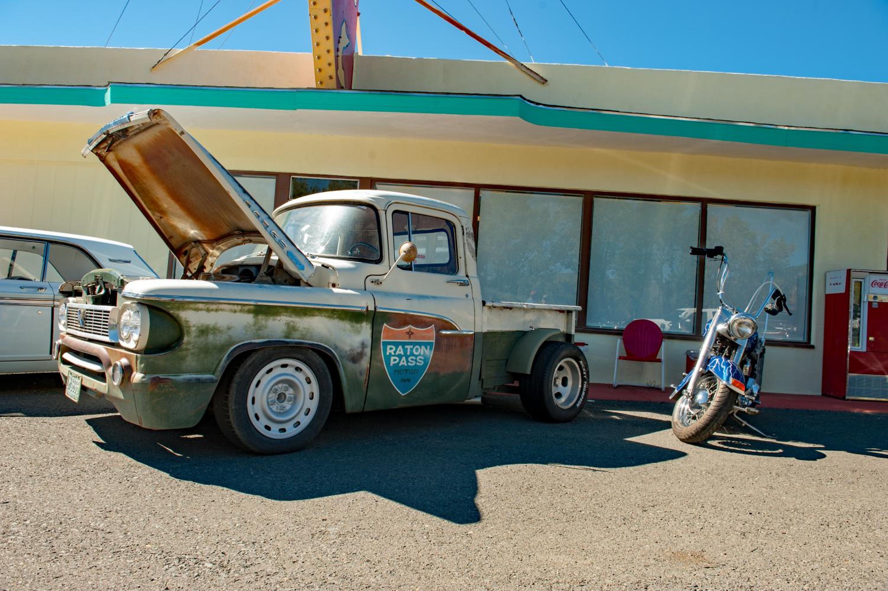 Raton Pass Motor Inn