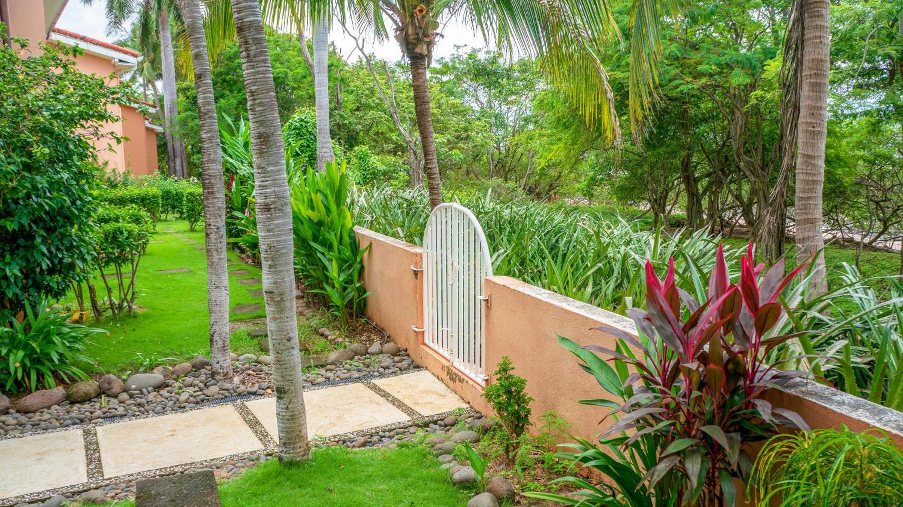 BL10 Bahia Langosta On the Beach 1bed+1bath
