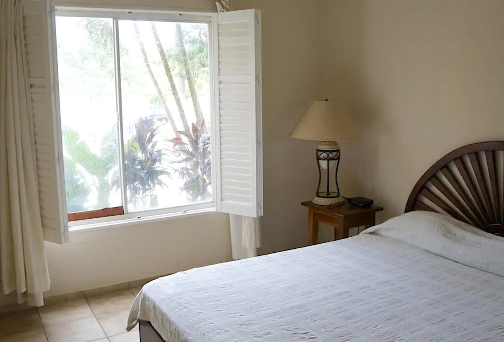 BL10 Bahia Langosta On the Beach 1bed+1bath