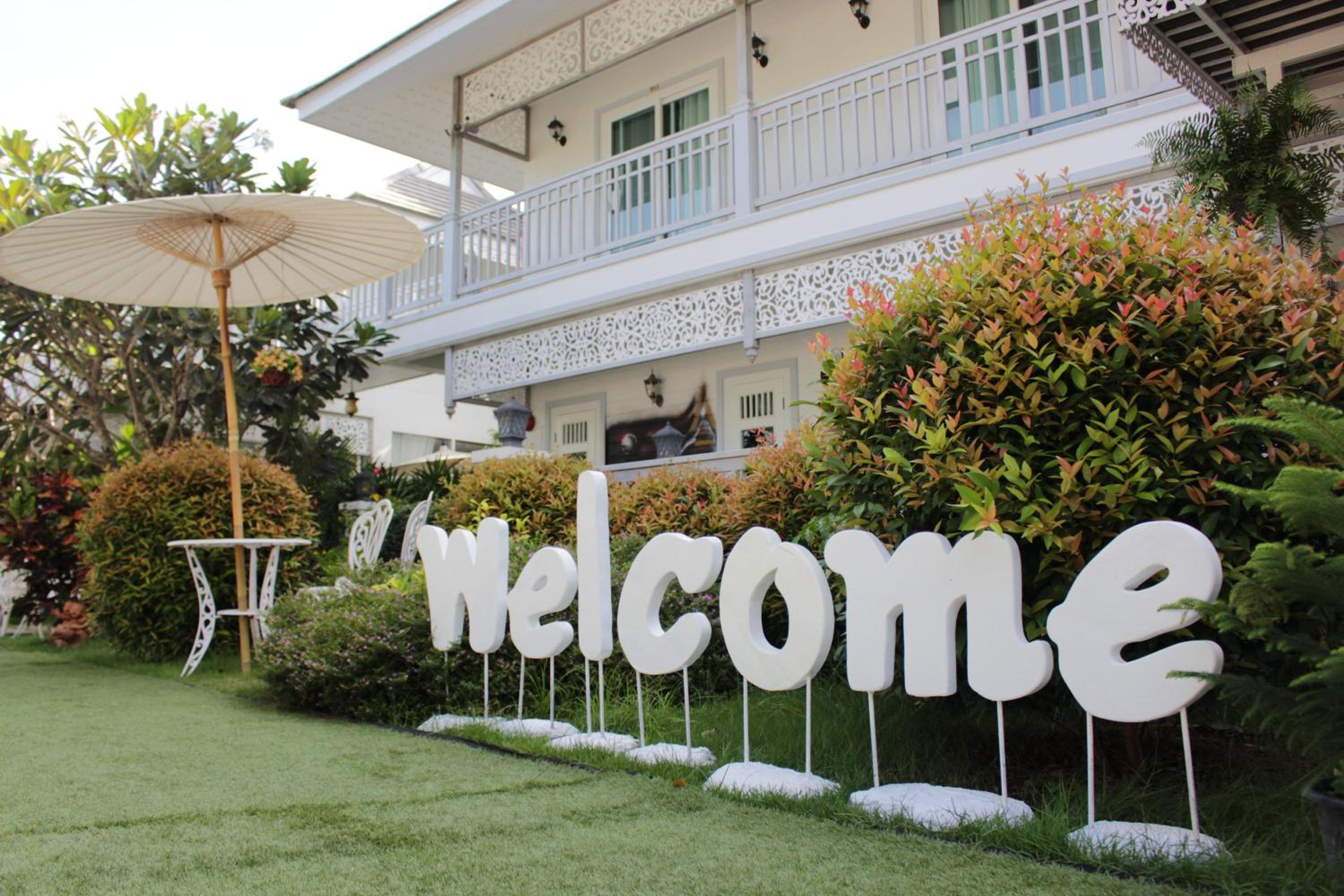 Moeimanee Resort