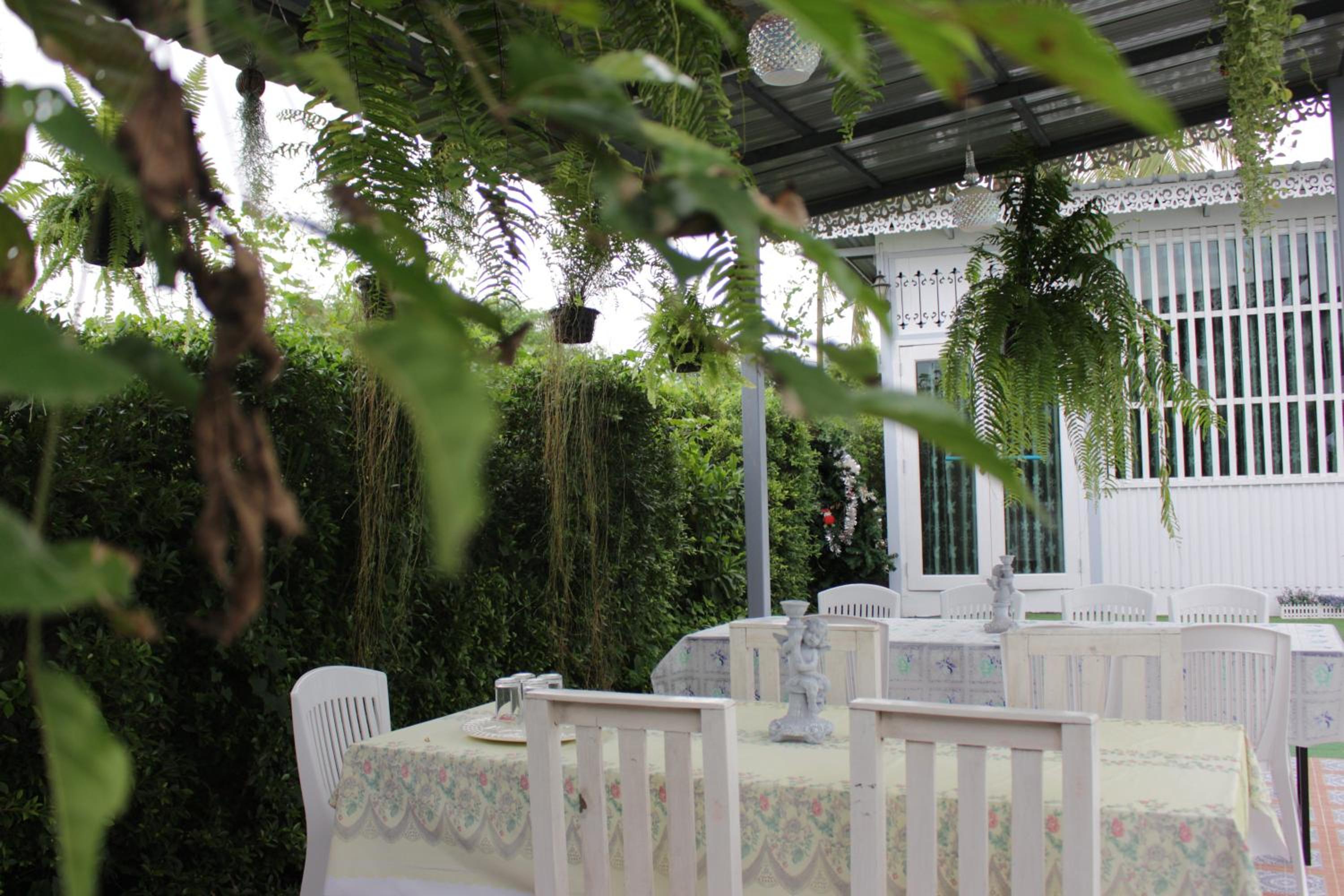 Moeimanee Resort