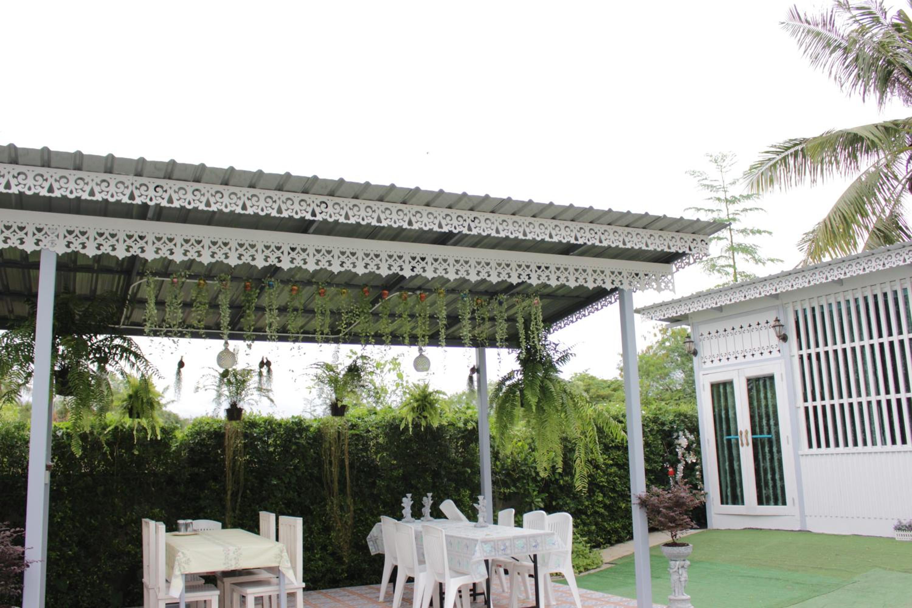 Moeimanee Resort