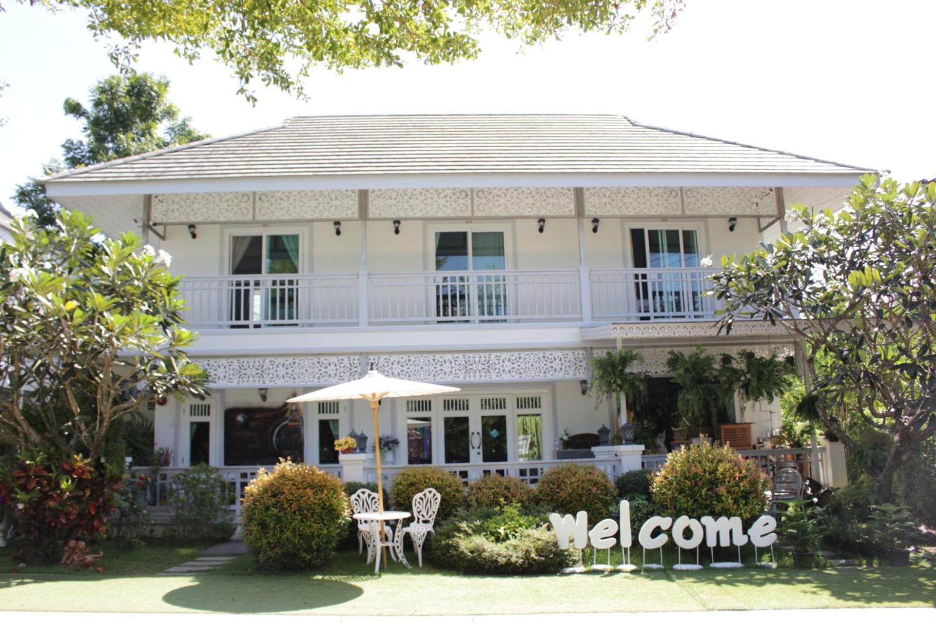Moeimanee Resort
