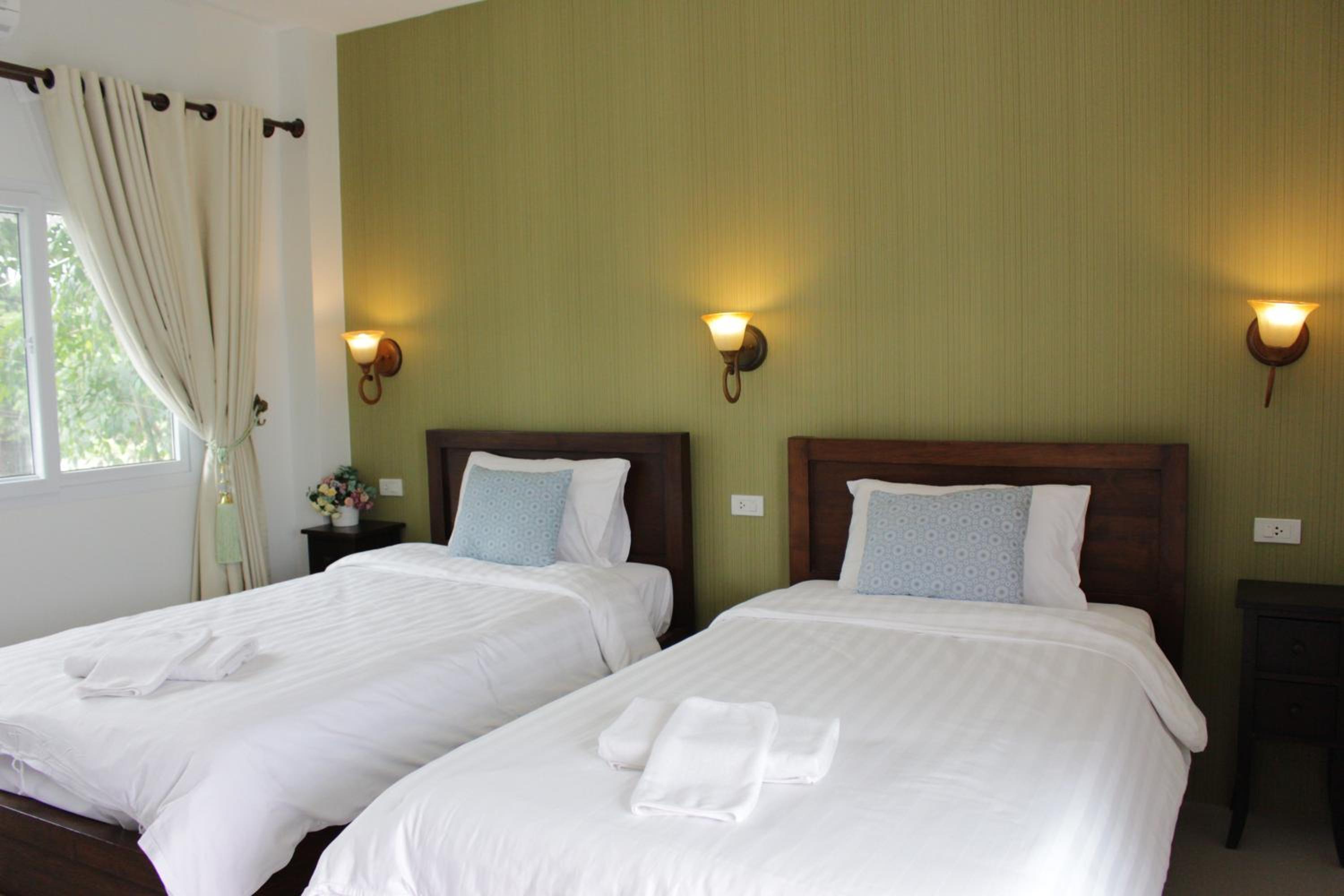 Moeimanee Resort