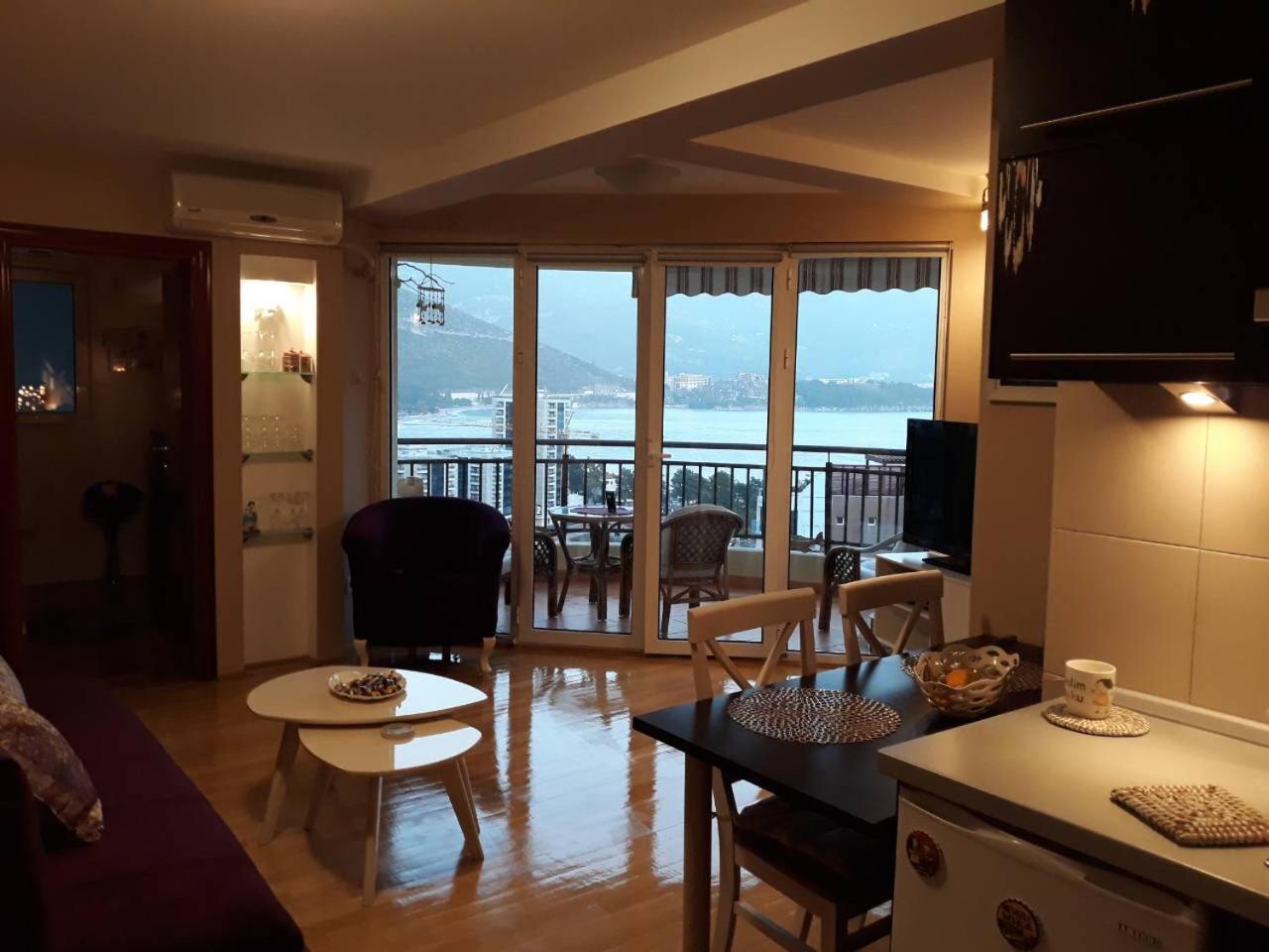 Seaview Paradise Apartment view 3