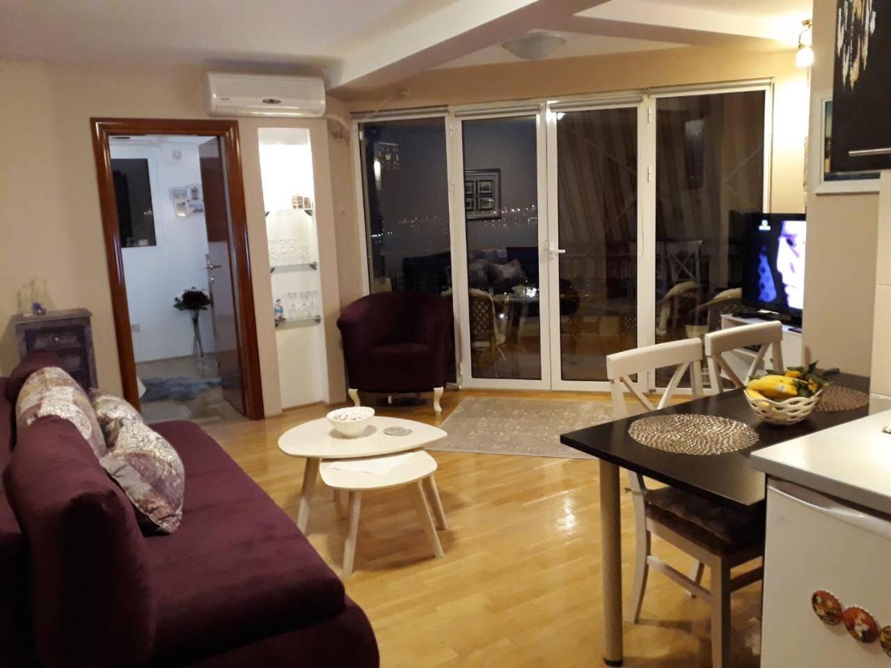 Seaview Paradise Apartment view 4