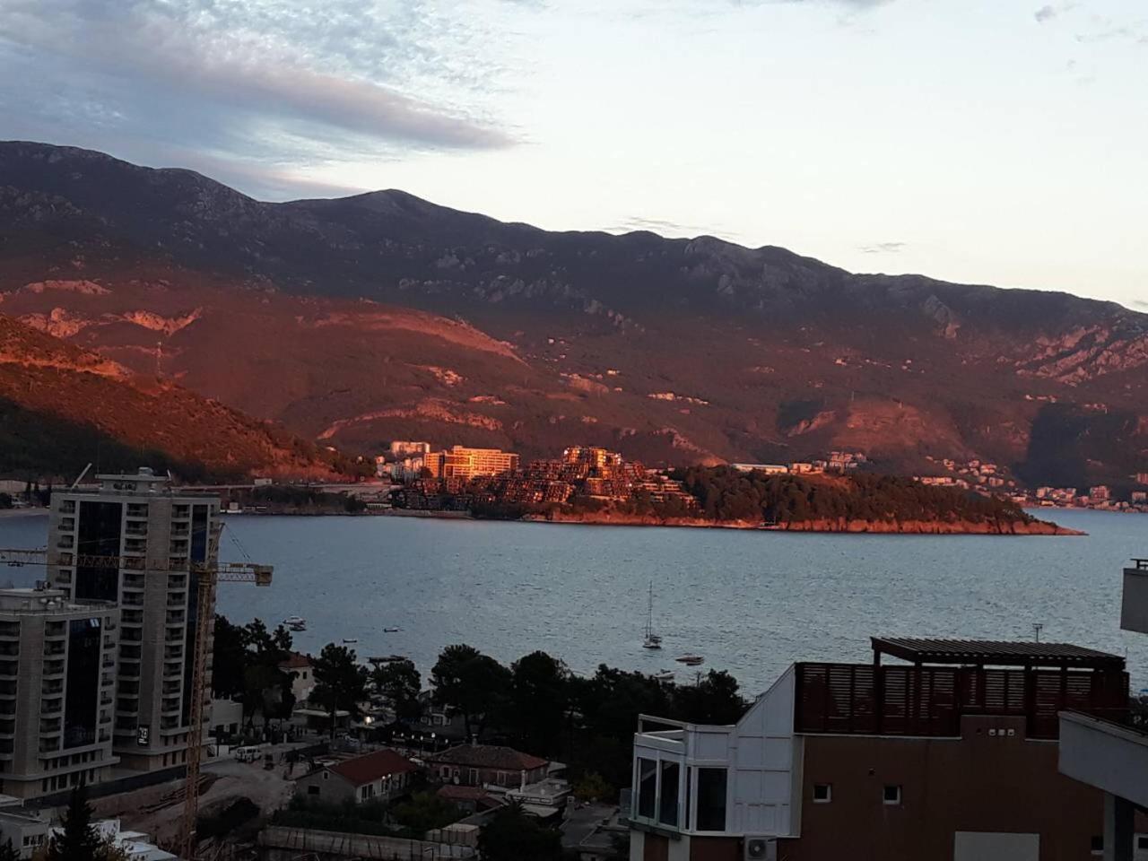 Seaview Paradise Apartment view 5