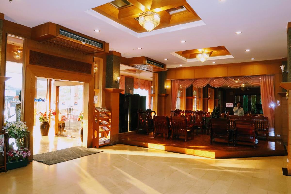 Hotel The Rich Hotel - Image 1