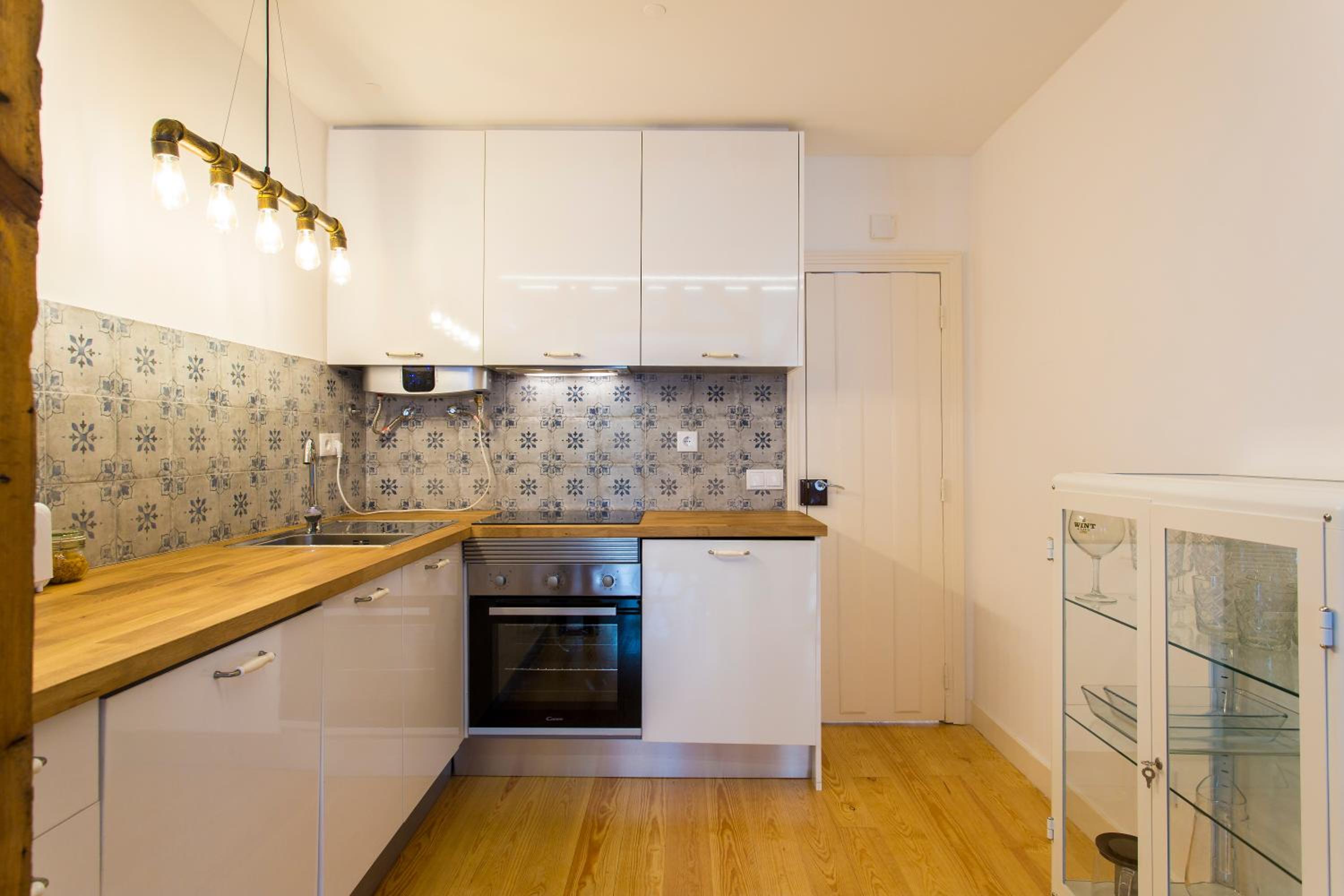 Brand new Bairro Alto old style apartment view 4