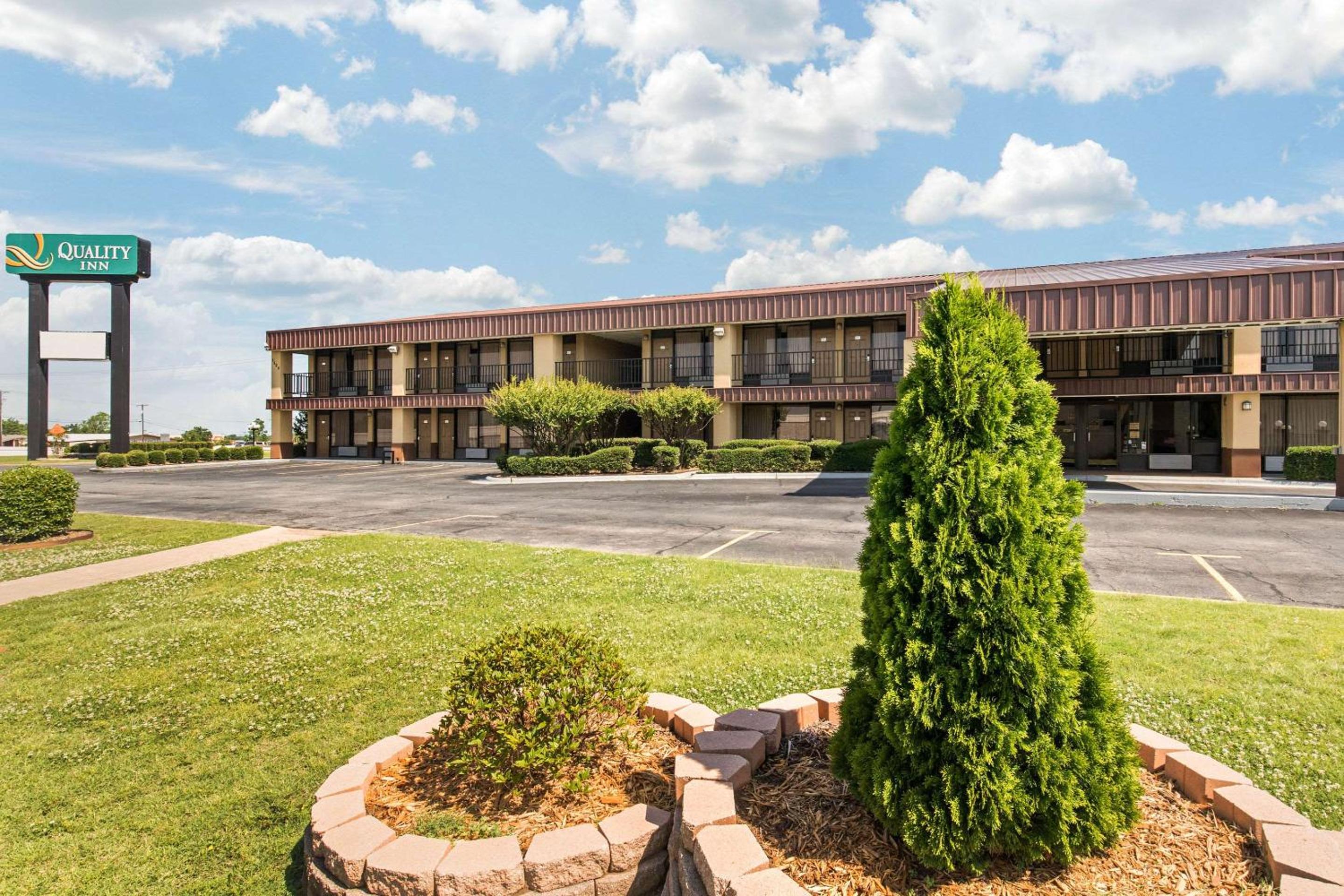 Paris Vacations - Quality Inn Paris Texas - Property Image 1