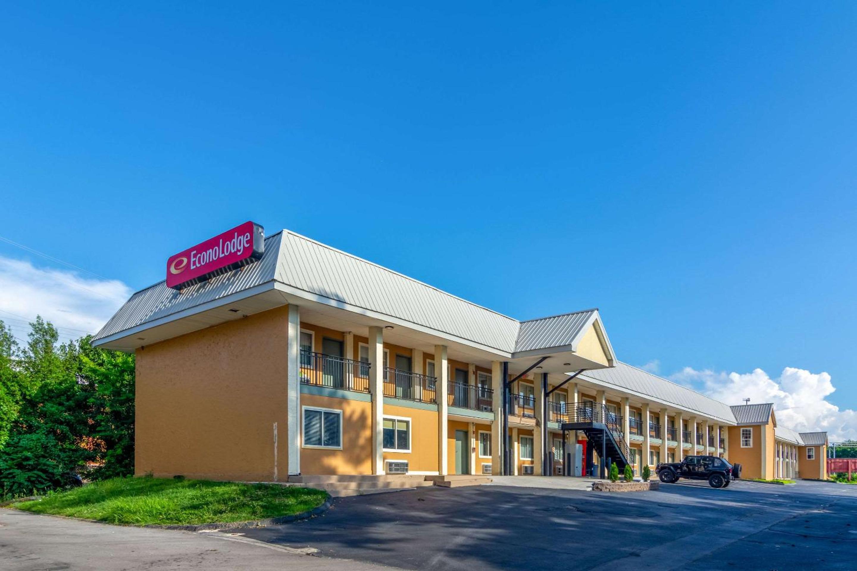 Hotel Econo Lodge East Ridge - Image 1