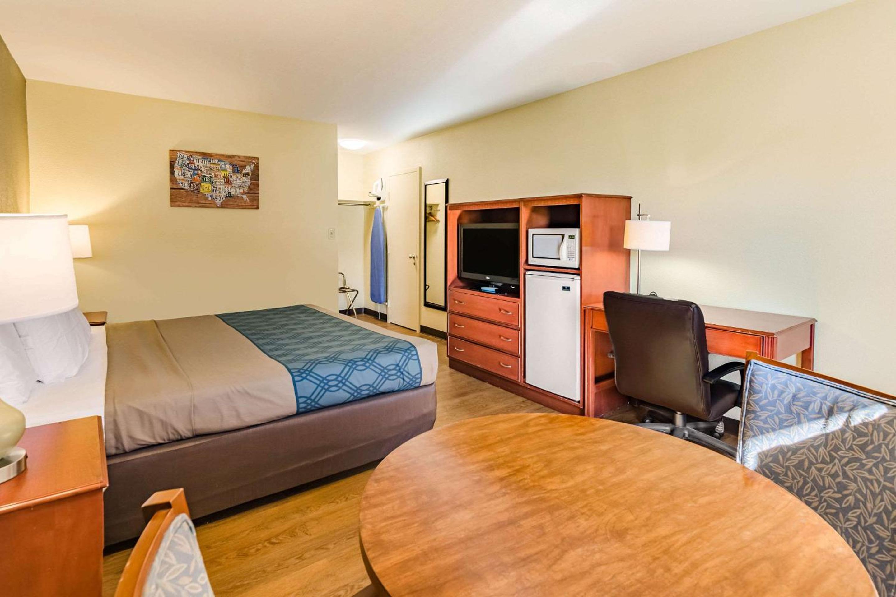 Econo Lodge Lexington Downtown near I-81