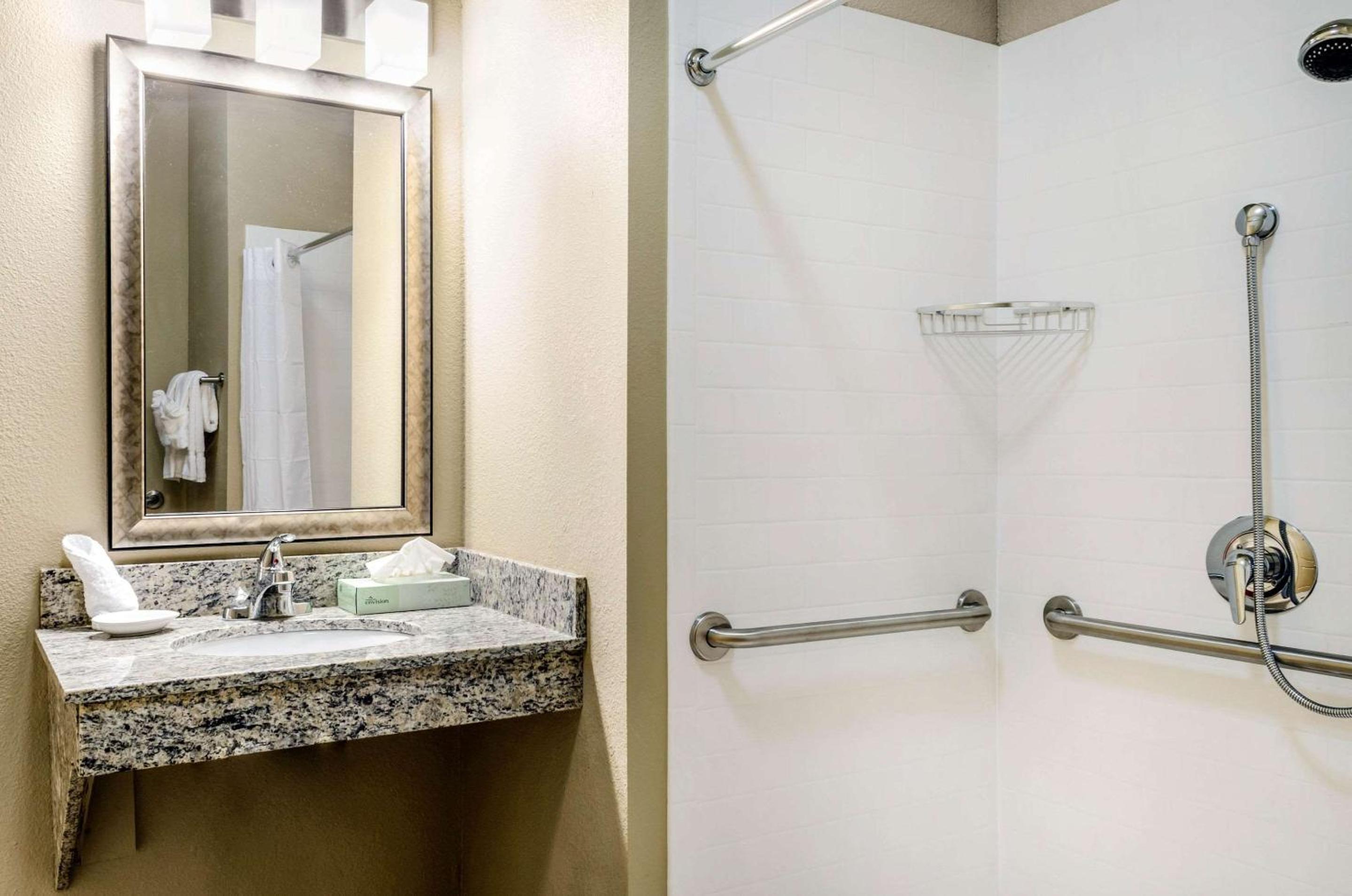 MainStay Suites Hackberry Sportsman's Lodge