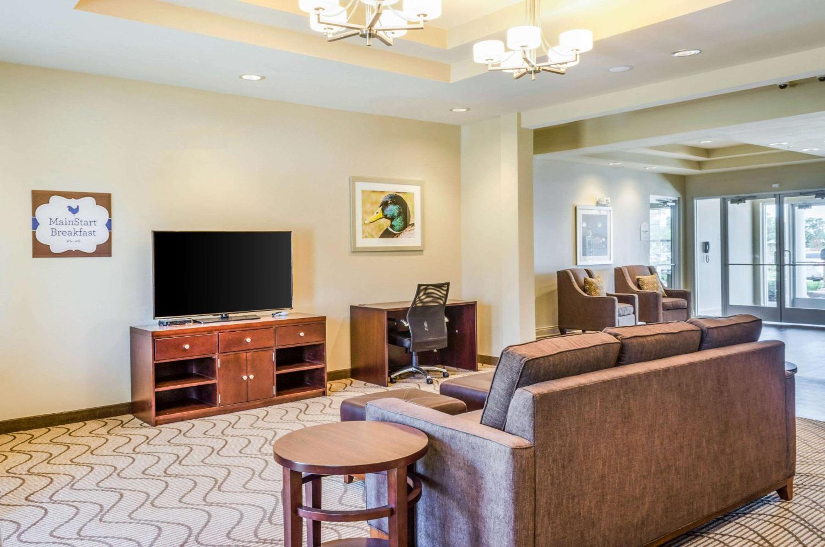 MainStay Suites Hackberry Sportsman's Lodge