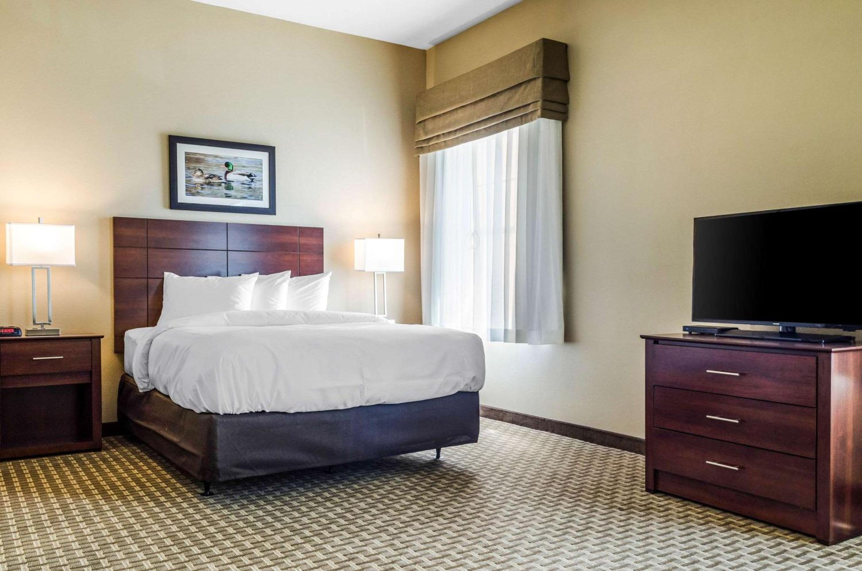 MainStay Suites Hackberry Sportsman's Lodge