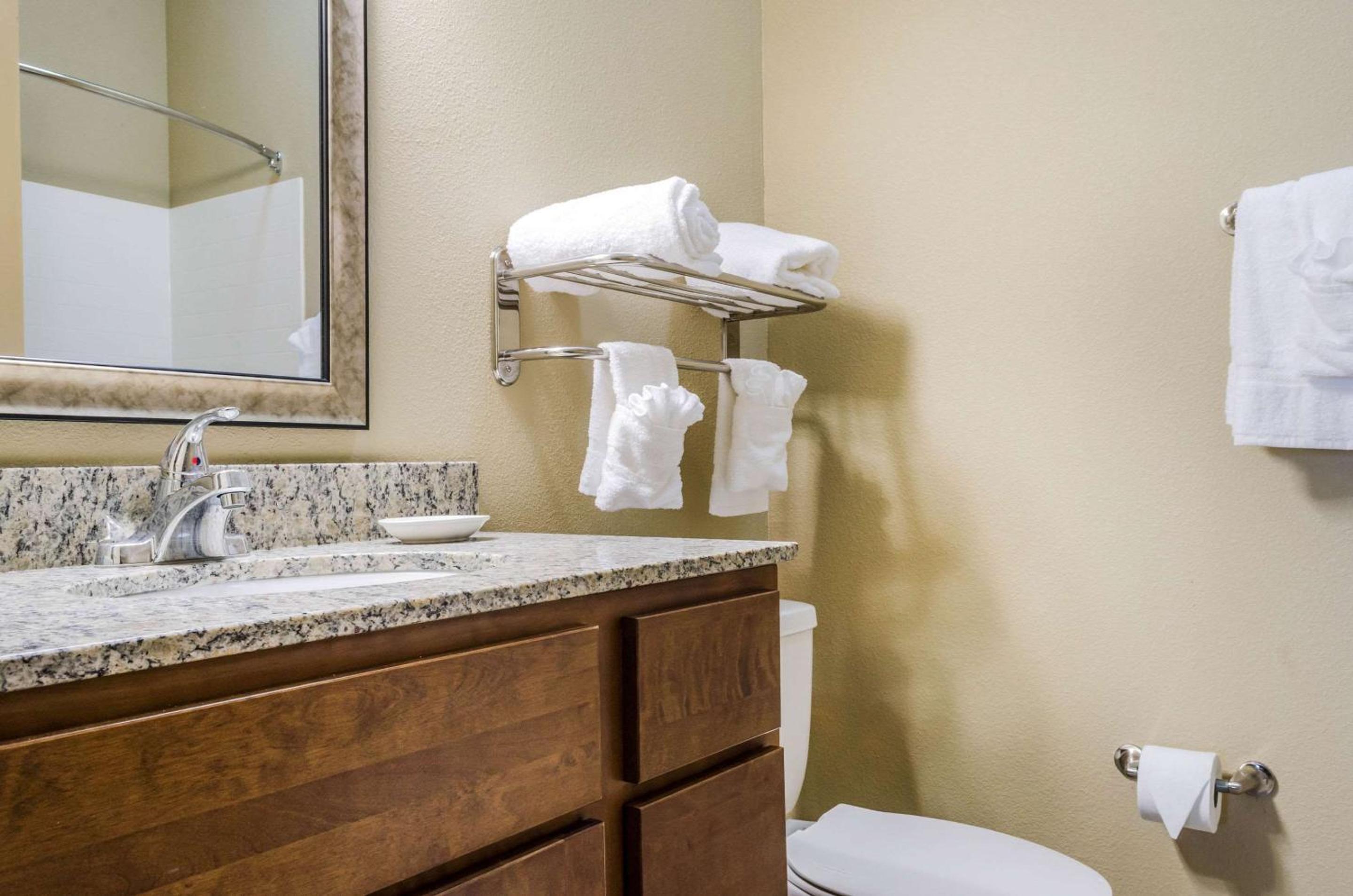 MainStay Suites Hackberry Sportsman's Lodge