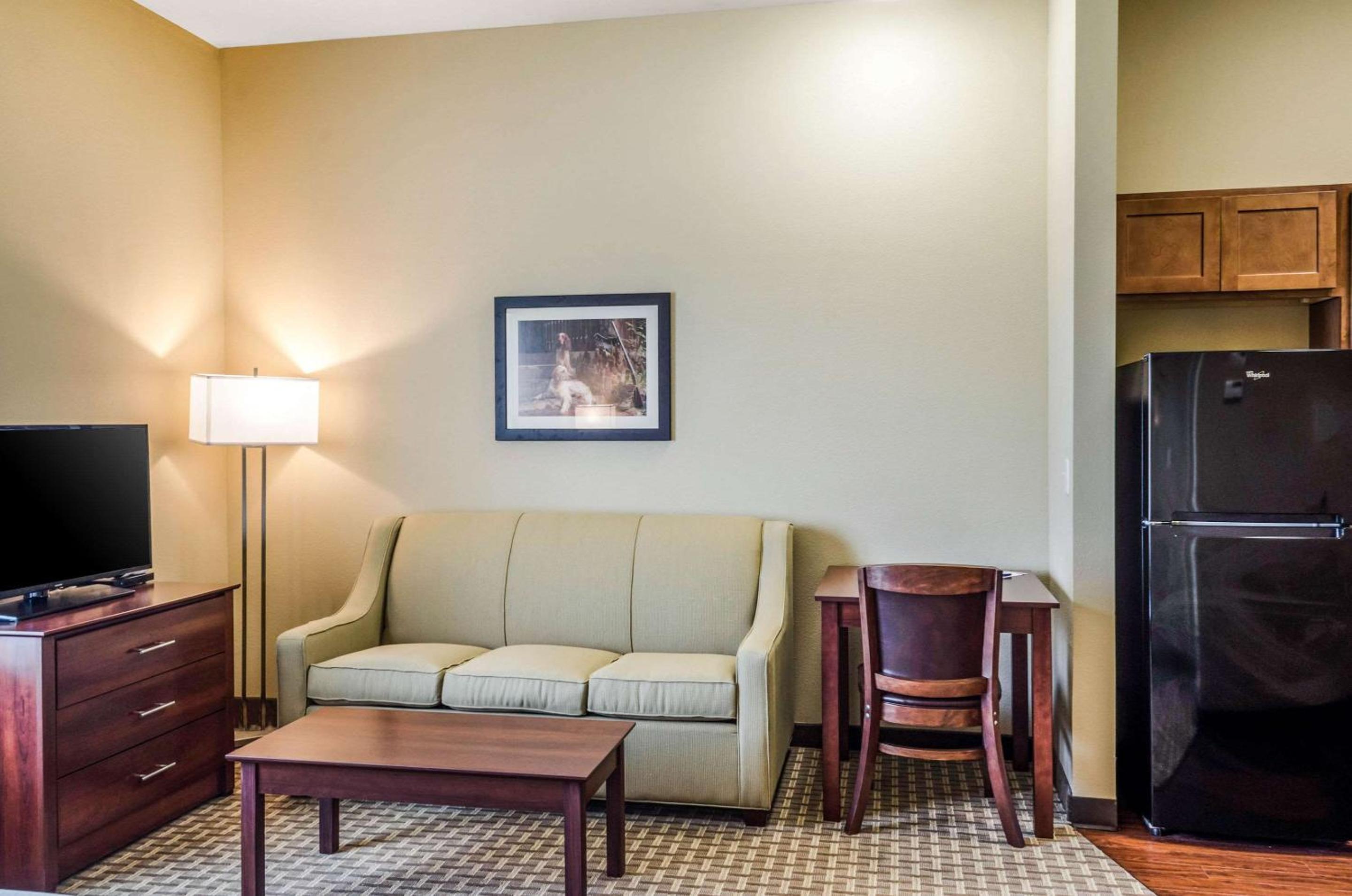 MainStay Suites Hackberry Sportsman's Lodge