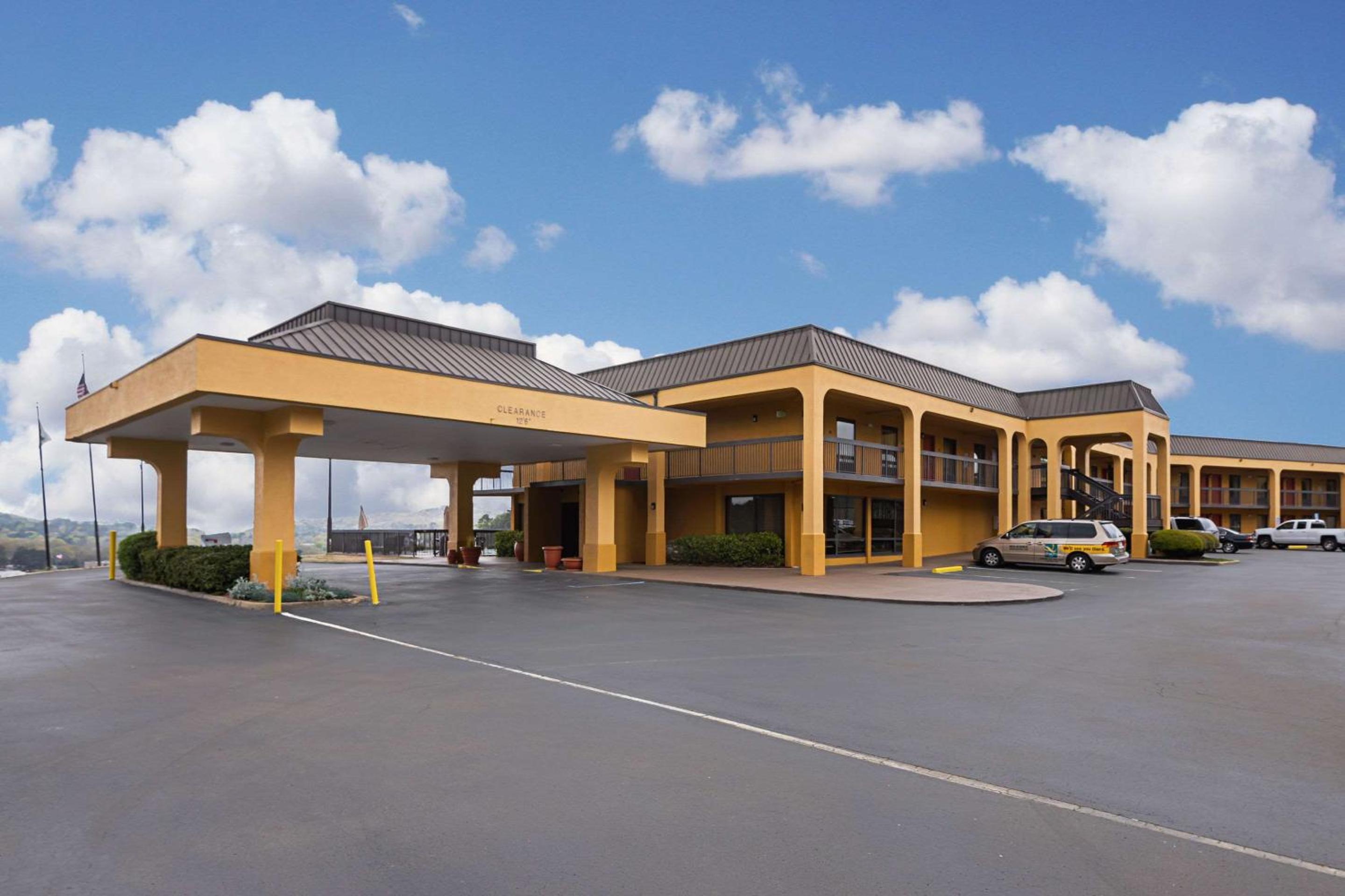 Birmingham Vacations - Quality Inn Airport - Southeast - Property Image 3