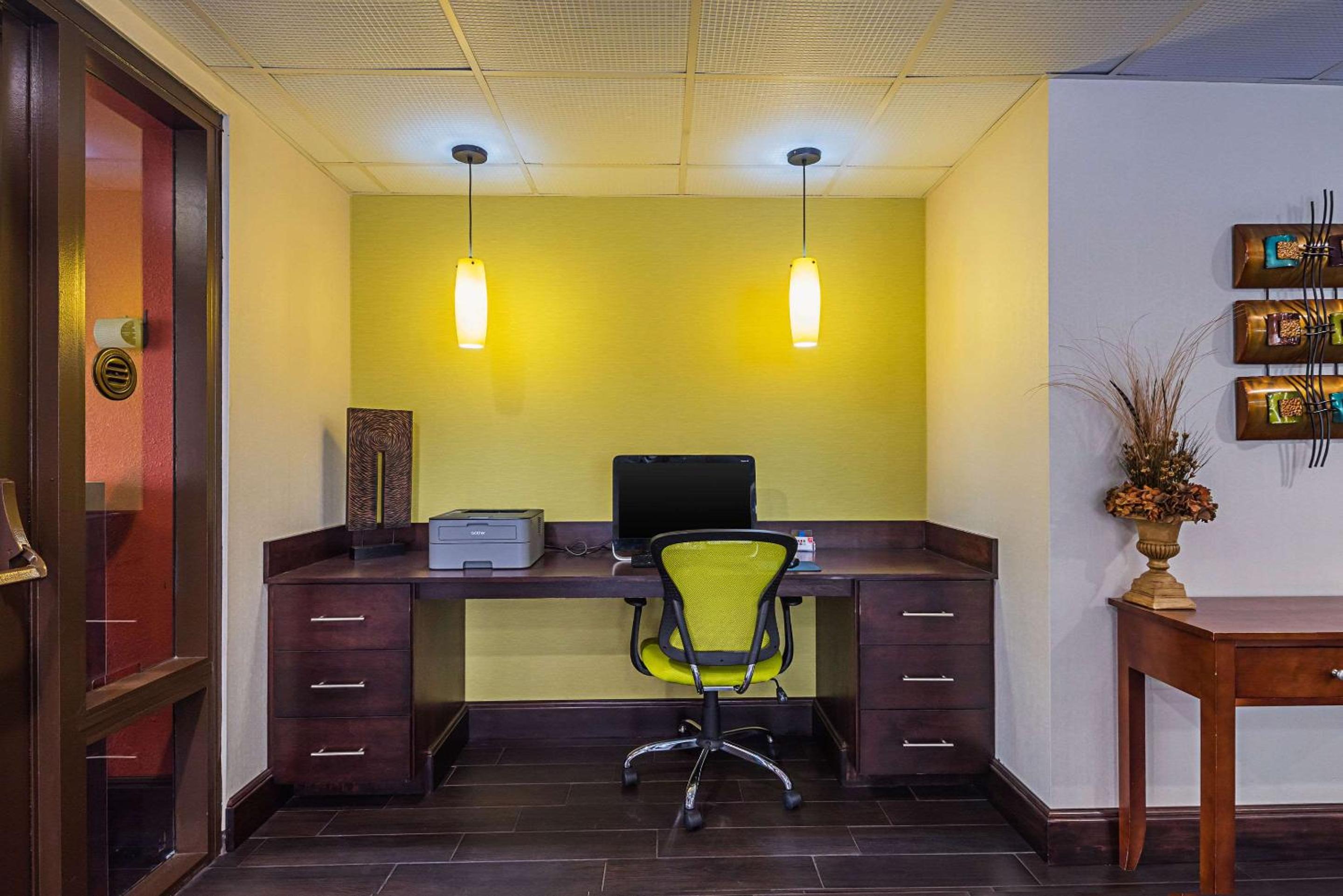 Birmingham Vacations - Quality Inn Airport - Southeast - Property Image 5