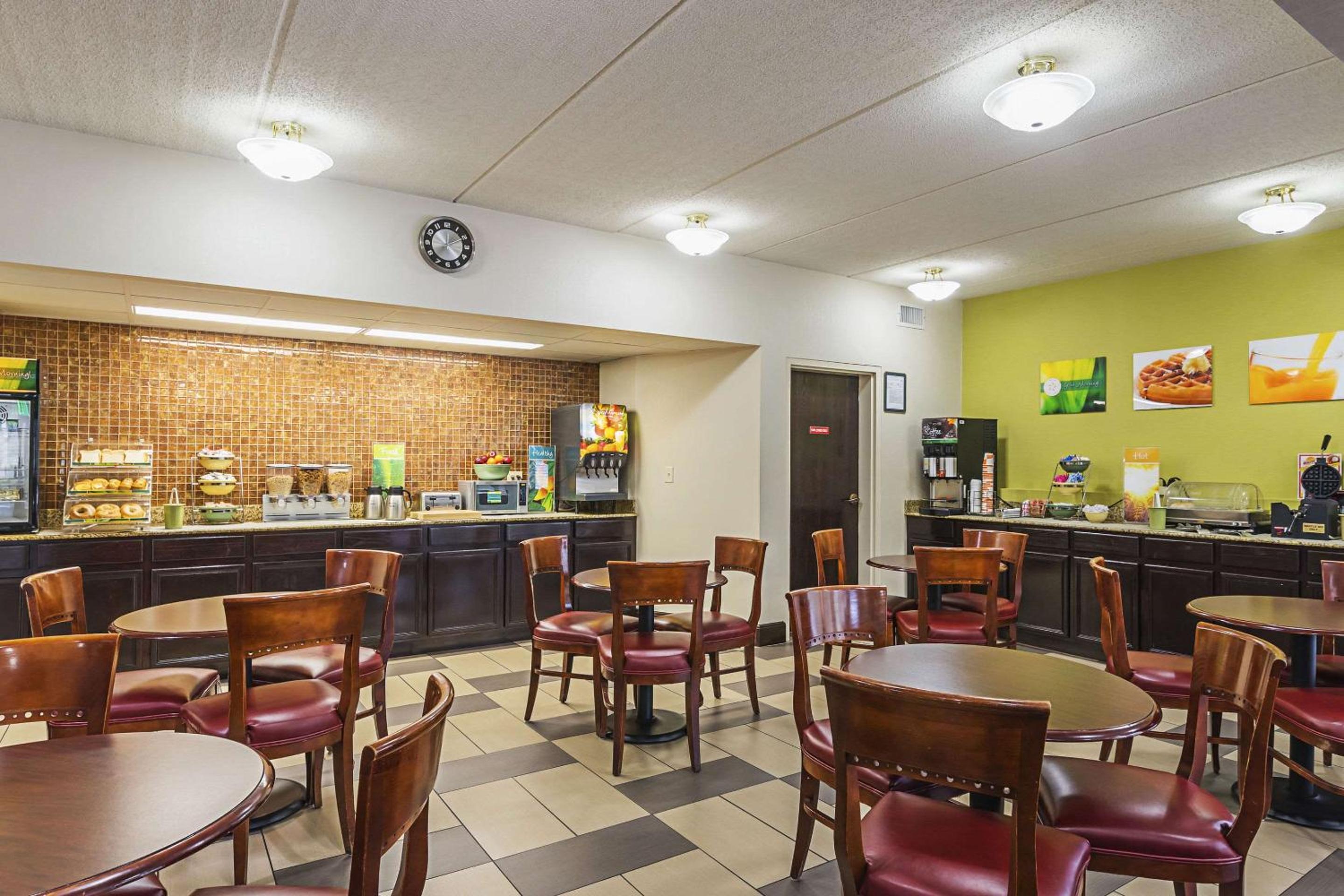 Birmingham Vacations - Quality Inn Airport - Southeast - Property Image 9