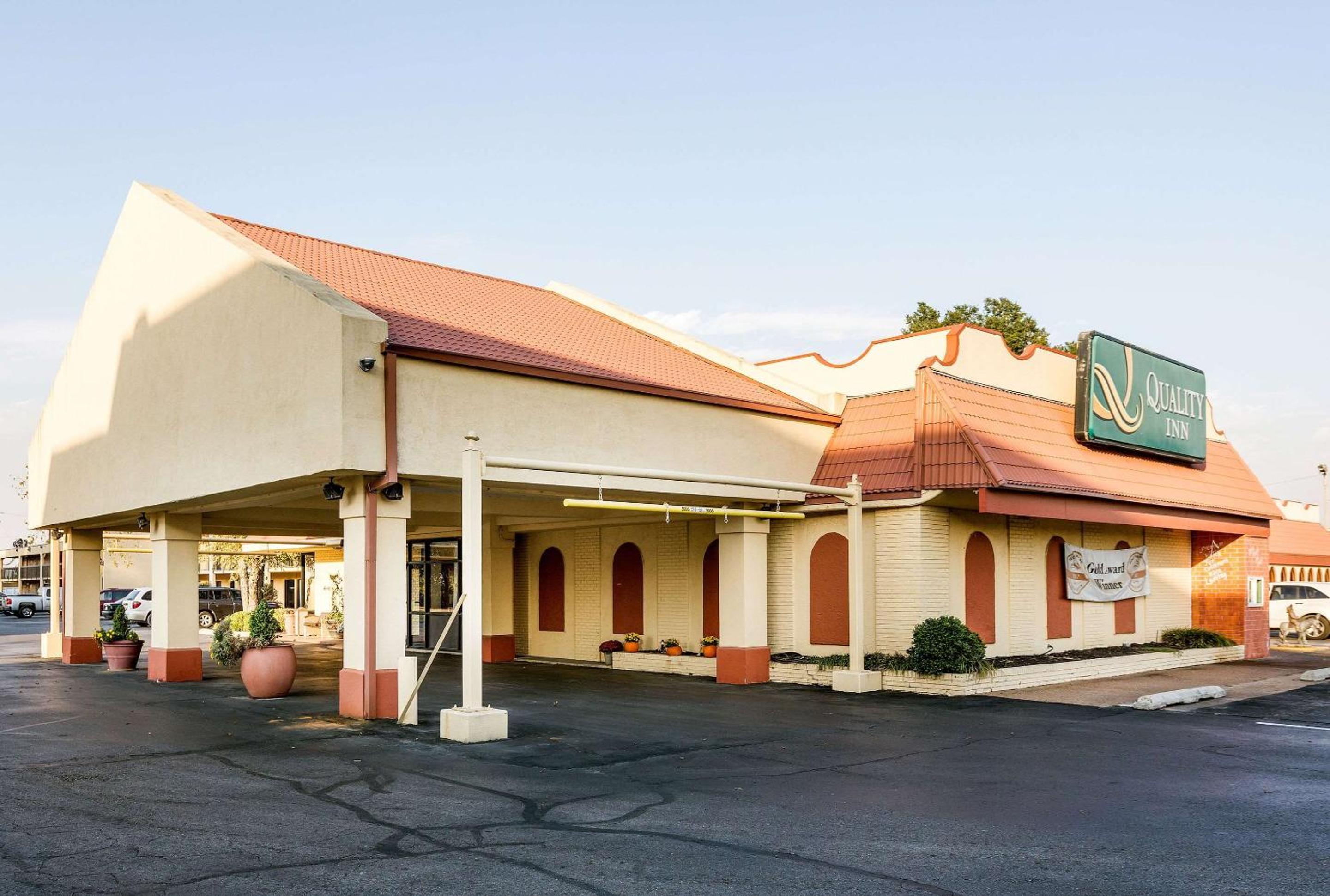 Blytheville Vacations - Quality Inn - Property Image 1