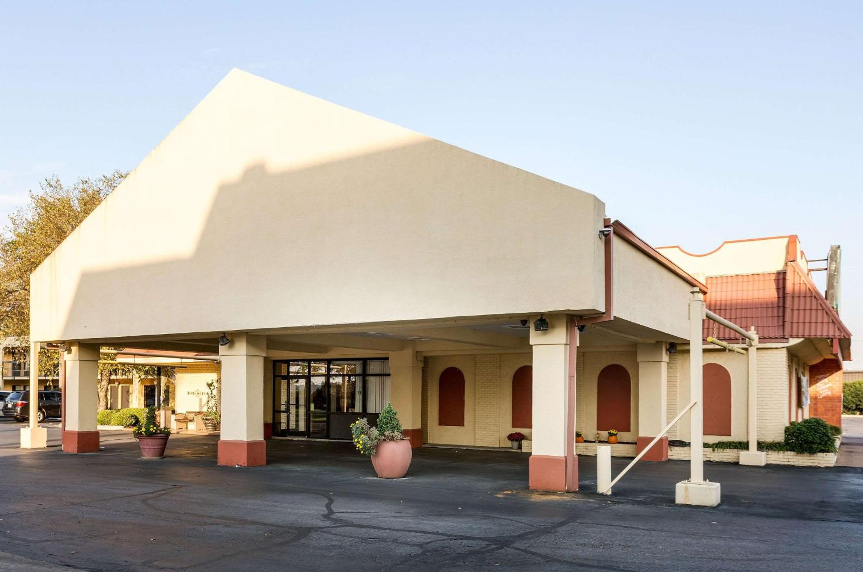 Blytheville Vacations - Quality Inn - Property Image 6